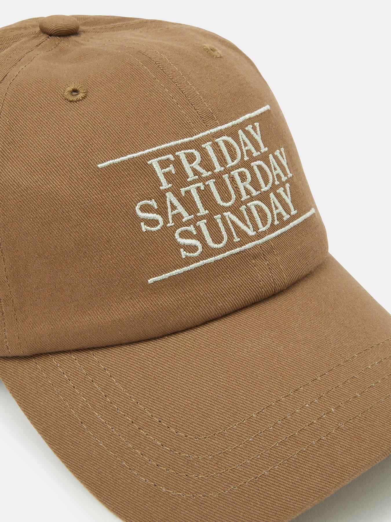 accessorize-weekend-baseball-capoutfit
