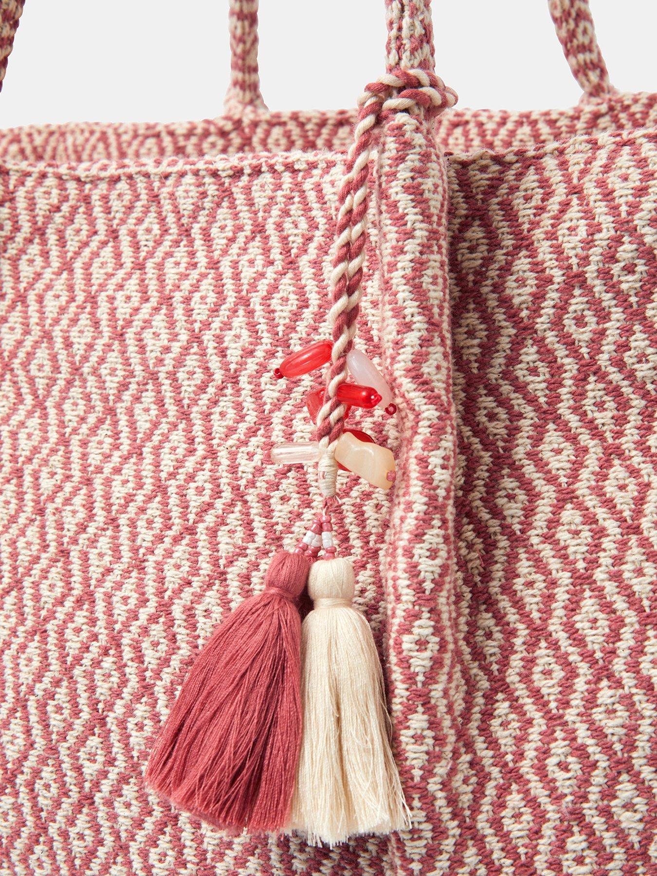 accessorize-woven-aztec-shopper-bagoutfit