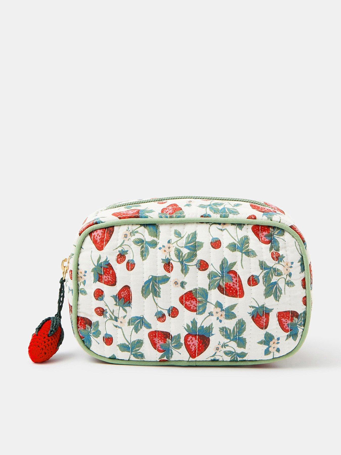 accessorize-strawberry-print-quilted-make-up-bagfront