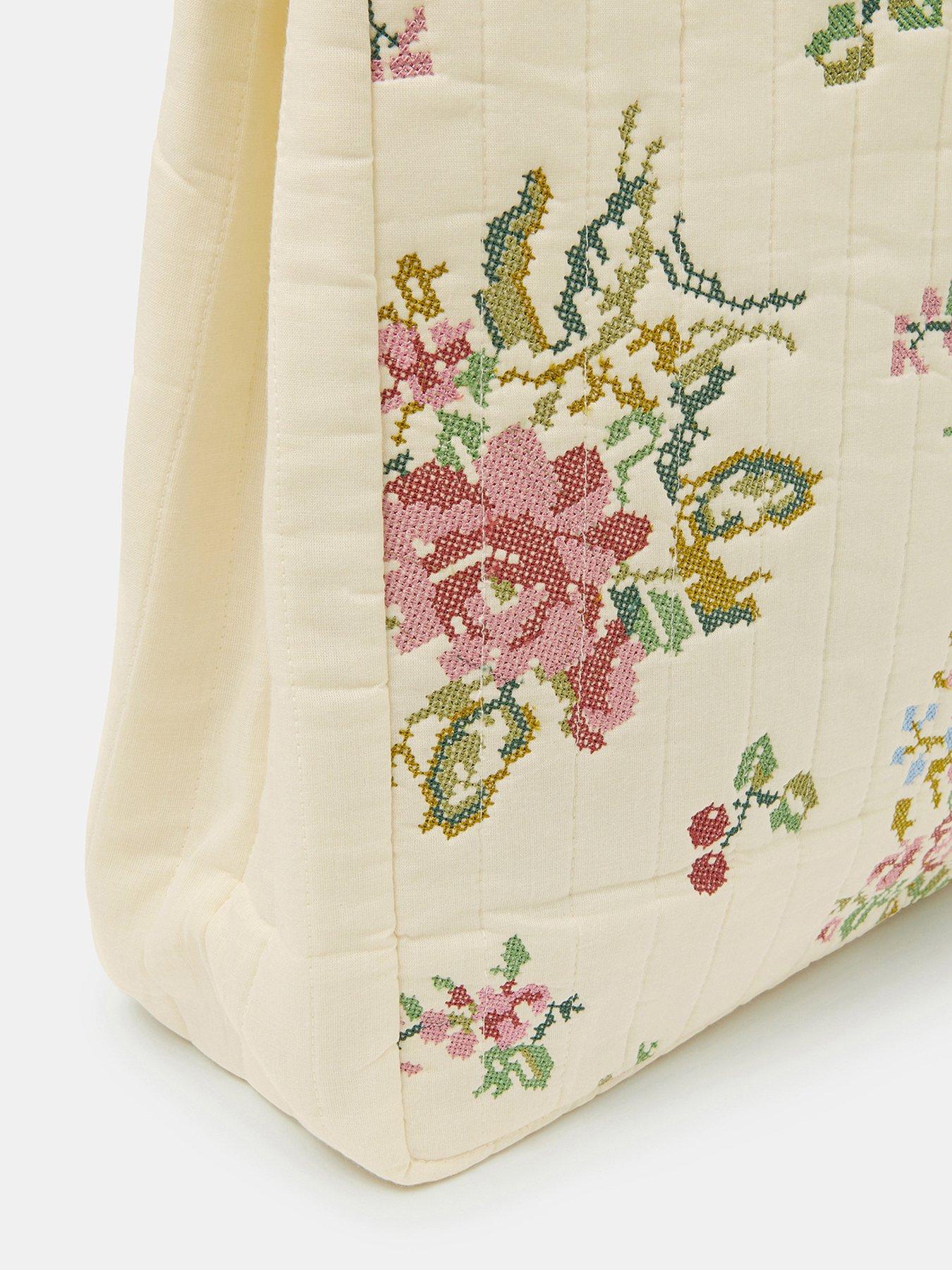 accessorize-embroidered-quilted-shopper-bagoutfit