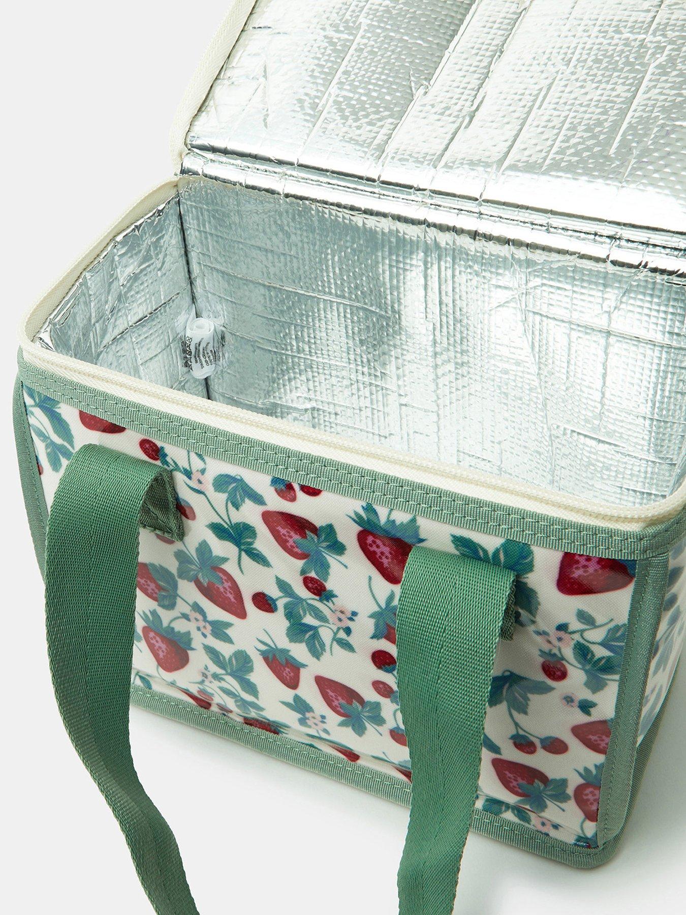 accessorize-strawberry-print-lunch-bagoutfit