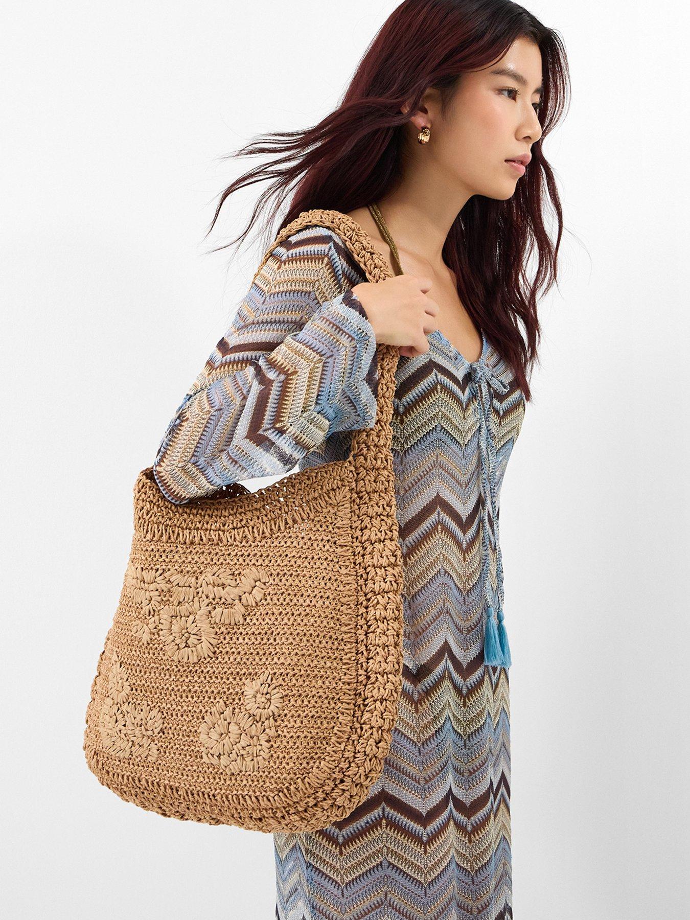 accessorize-slouchy-raffia-flower-bagstillFront