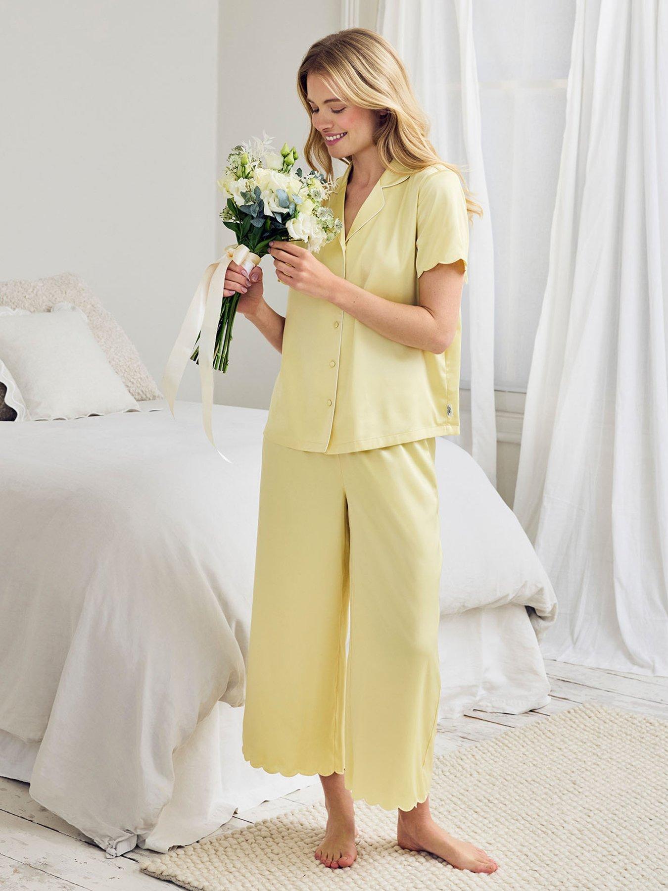 Image 3 of 6 of CHELSEA PEERS Chelsea Peers Satin Scallop Edge Long Pyjama Set - Butter Yellow