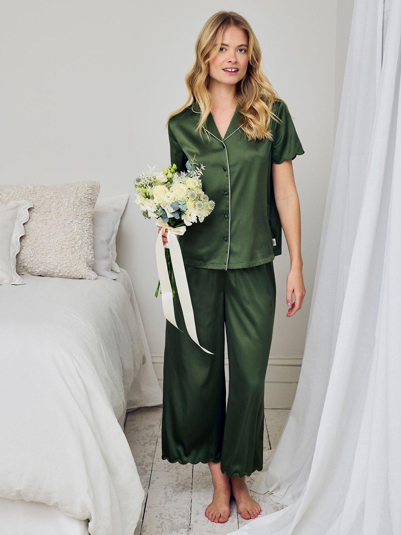 CHELSEA PEERS Chelsea Peers Satin Scallop Edge Long Pyjama Set - Khaki