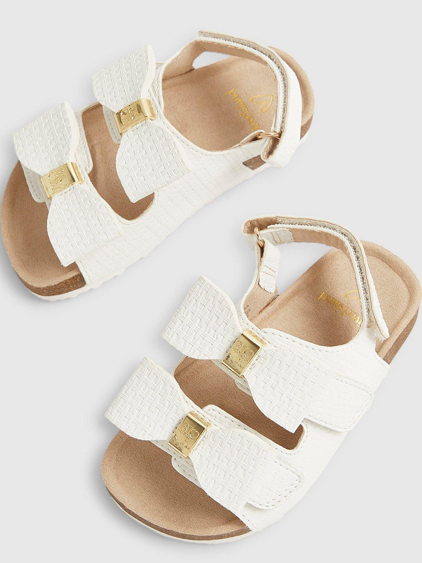 Image 4 of 5 of River Island Mini Girls Bow Footbed Sandals - White