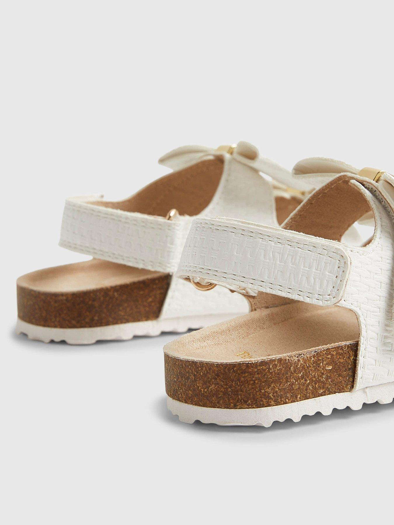 Image 5 of 5 of River Island Mini Girls Bow Footbed Sandals - White