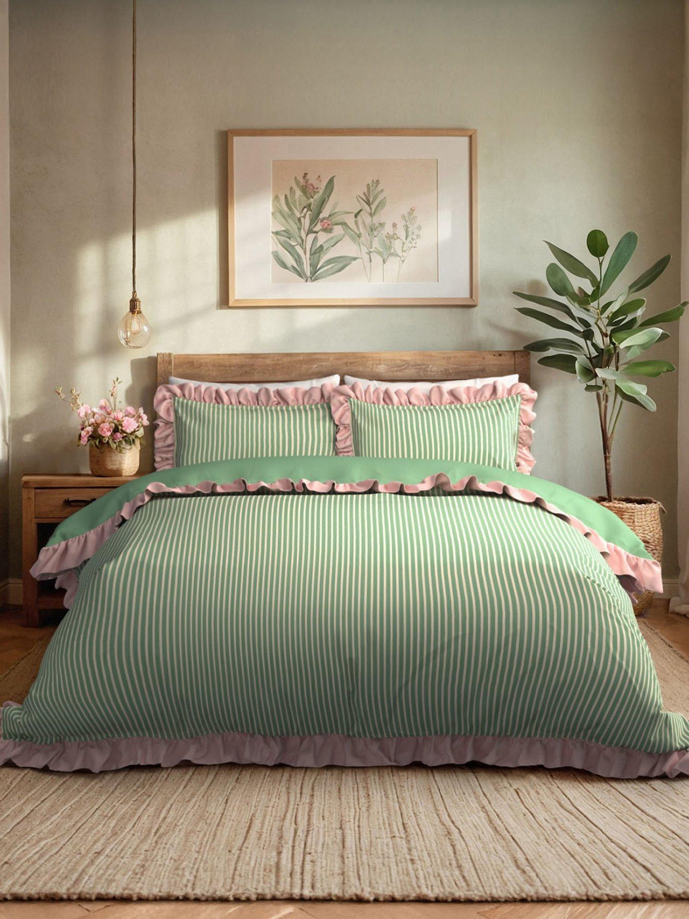 CHELSEA PEERS Stipe Reversible Frill 100% Cotton Duvet Set - Green  &  White