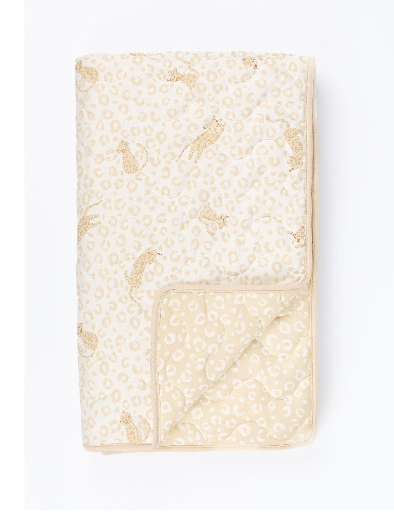 tutti-bambini-cotcot-bed-coverlet-love-catsstillFront
