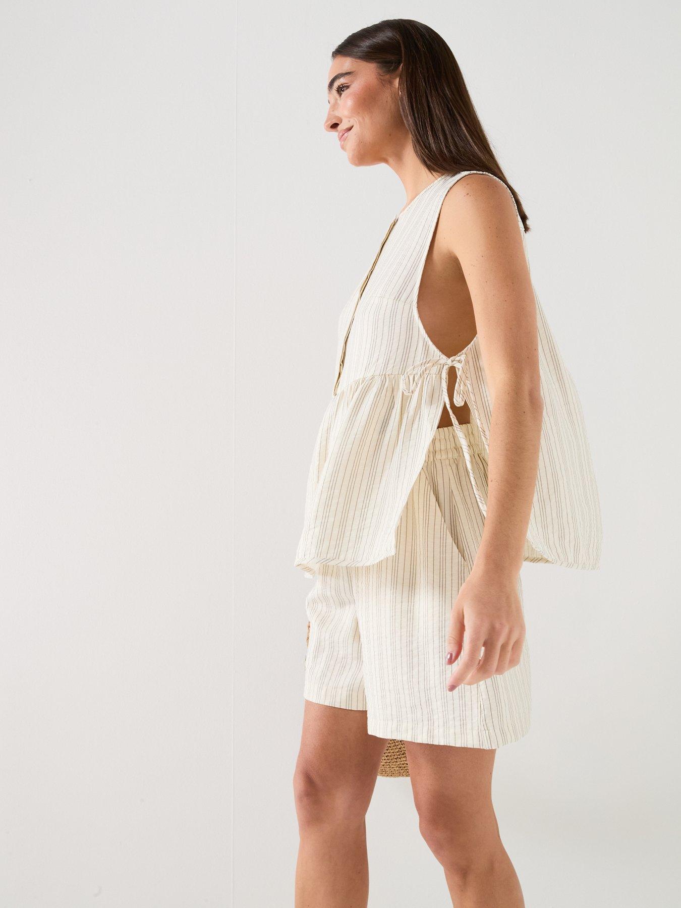 Image 4 of 6 of JDY Jdymeghan Mw Shorts Wvn - Cream