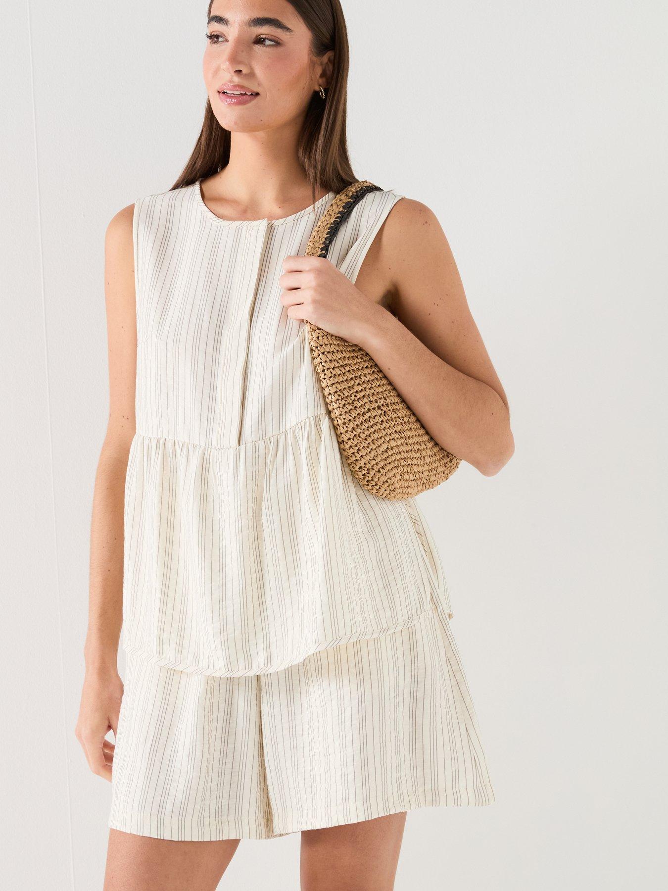 Image 5 of 6 of JDY Jdymeghan Mw Shorts Wvn - Cream