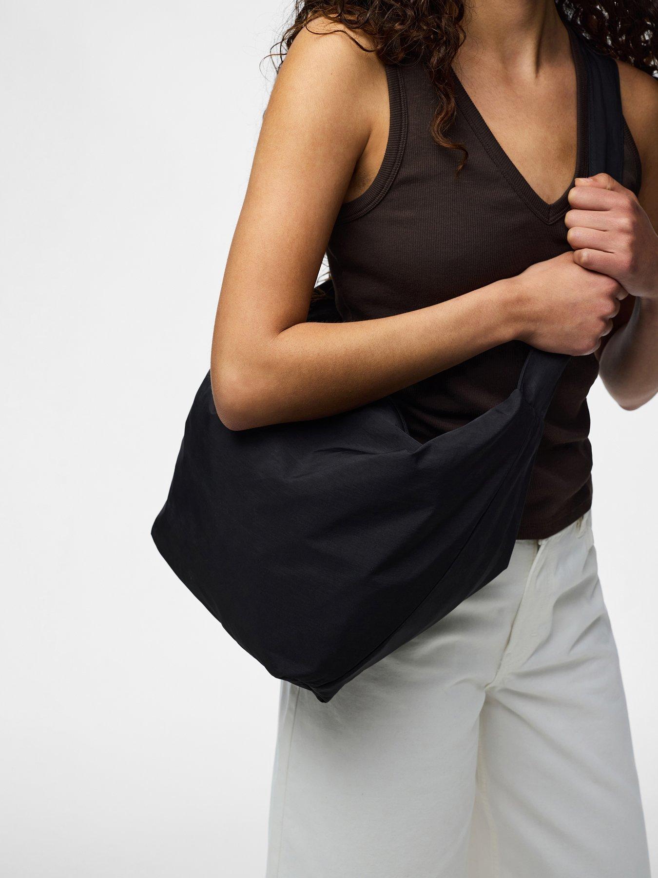 Image 2 of 4 of PIECES Pcamanda XL Bum Bag - Black