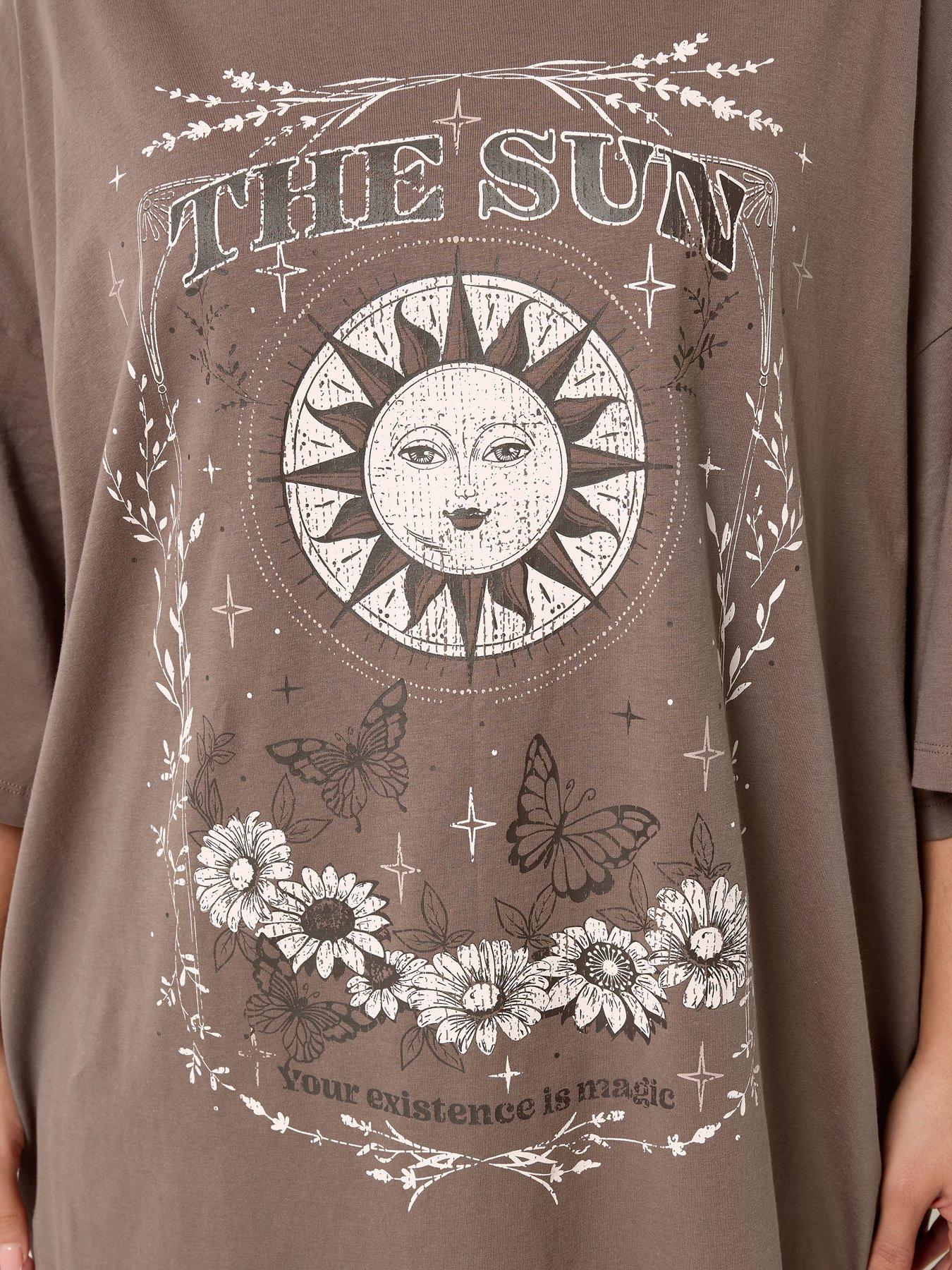 Image 4 of 5 of Yours Curve Placement Boxy T-Shirt - Brown