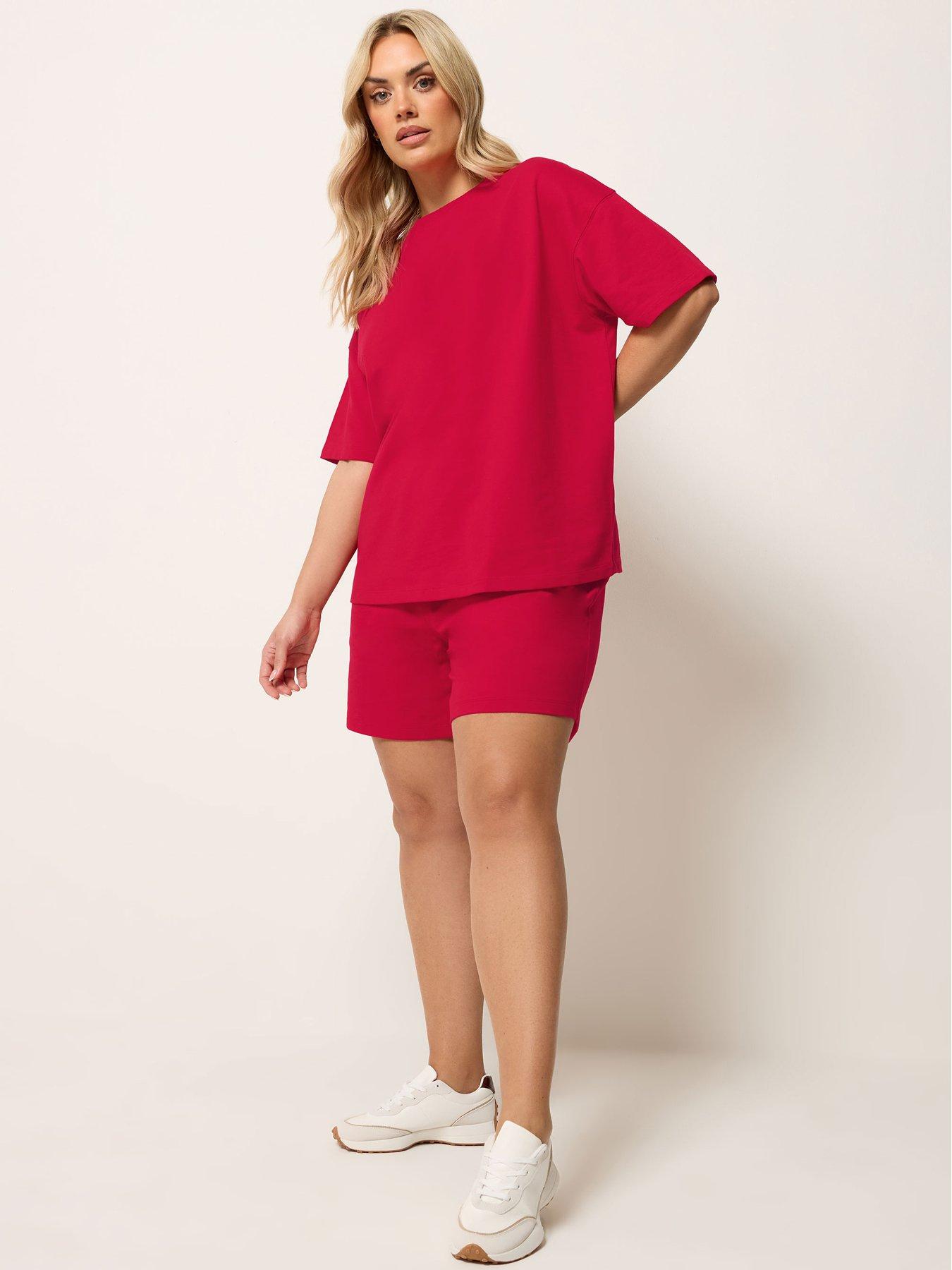 Image 3 of 5 of Yours Curve Shorts And T-Shirt Sweat Set - Red