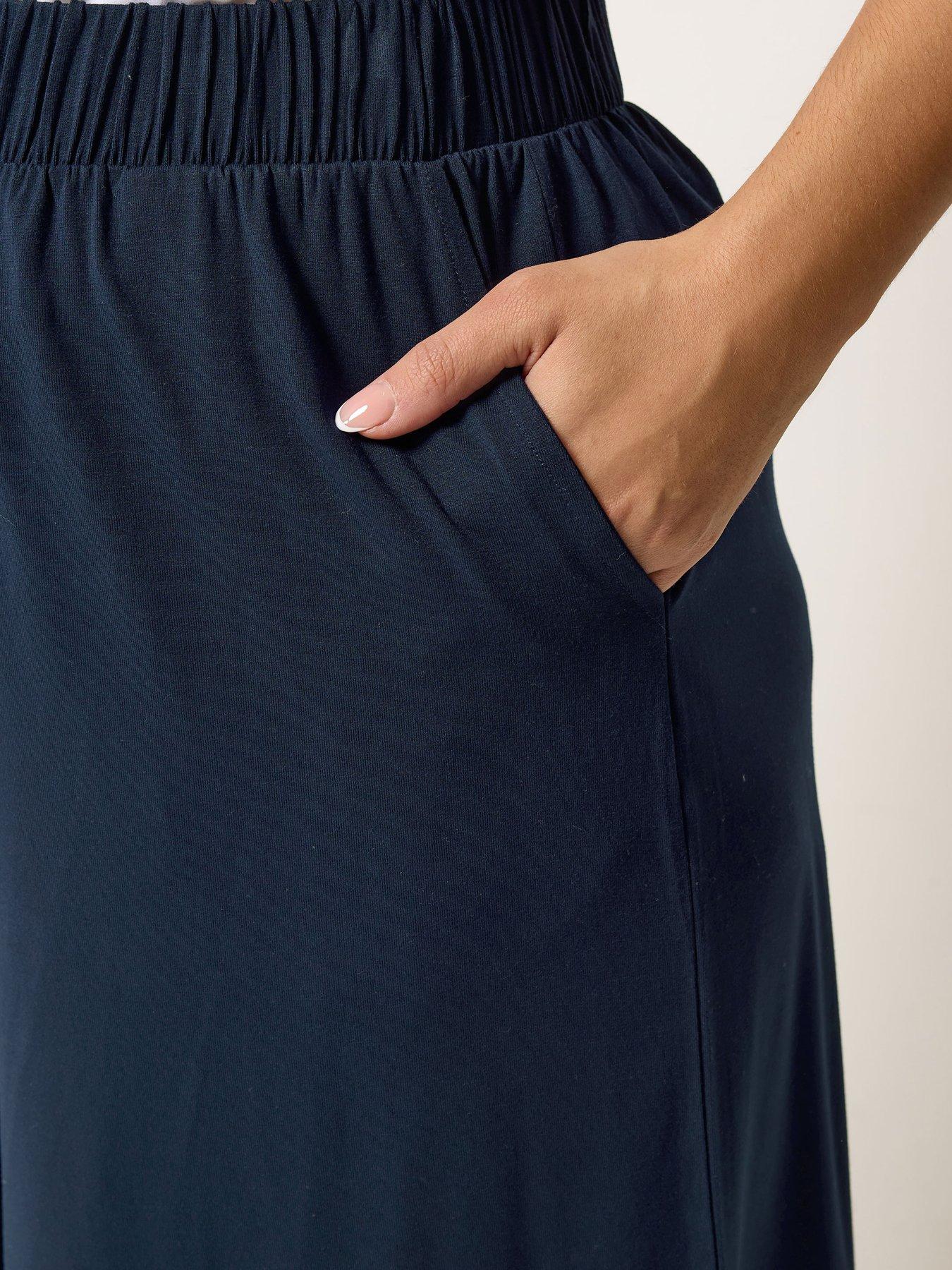 yours-curve-pull-on-jersey-shorts-blueoutfit