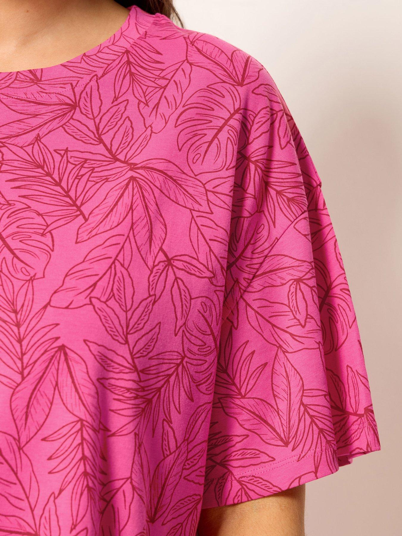 Image 4 of 5 of Yours Curve Leaf Print Boxy T-shirt