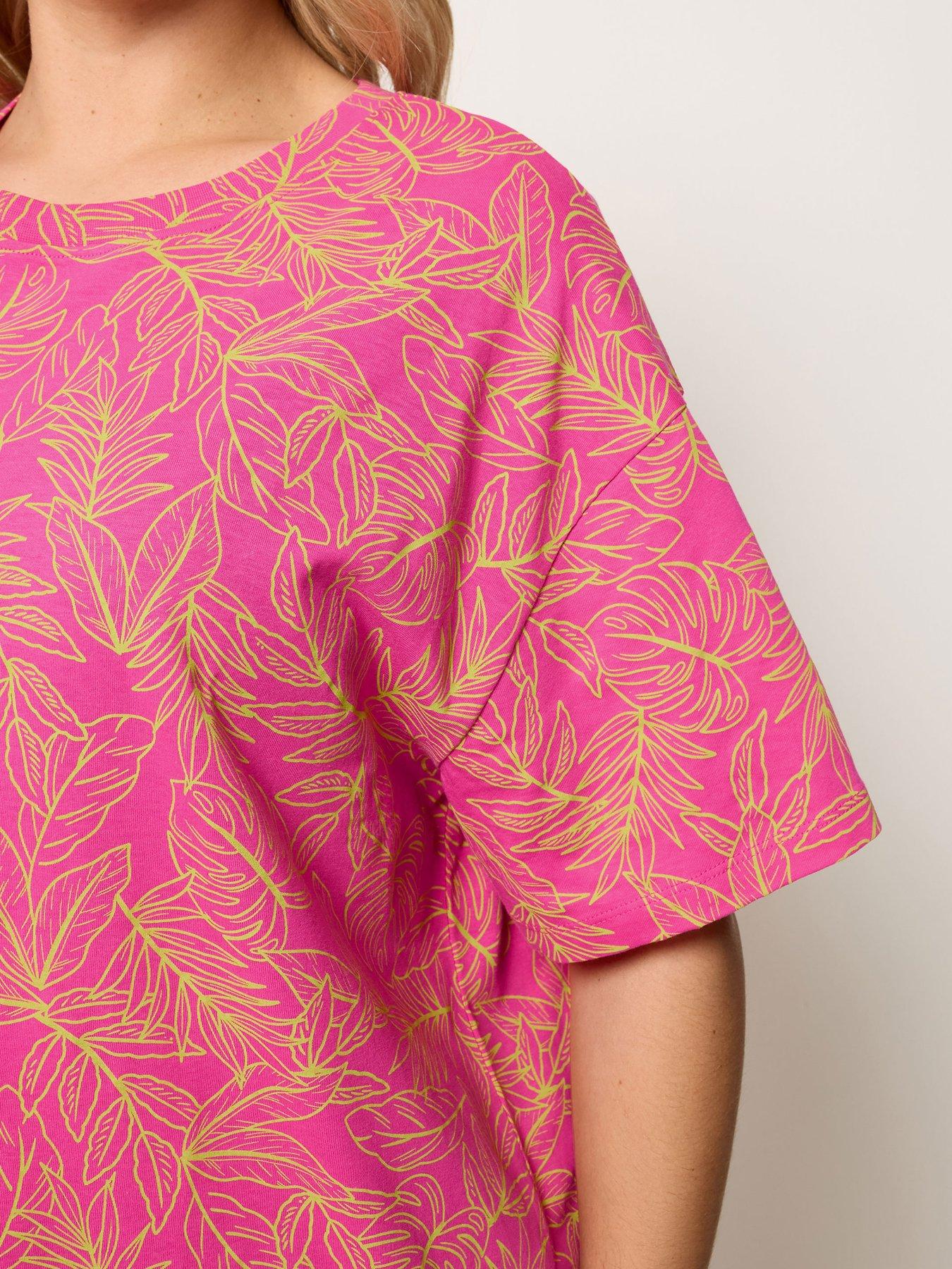 Image 4 of 5 of Yours Curve Leaf Print Boxy T-shirt