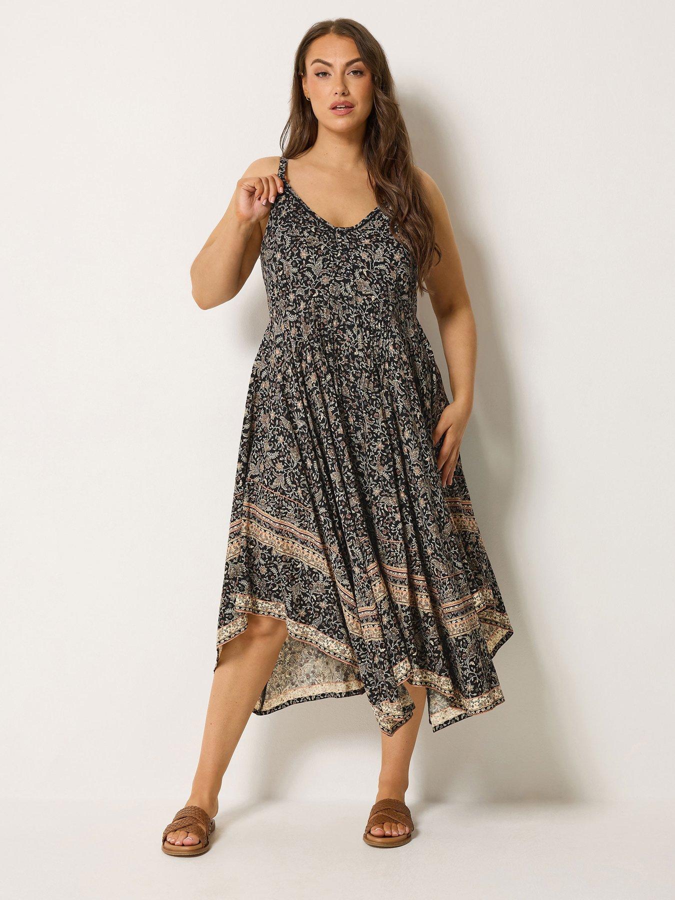 Image 3 of 5 of Yours Curve Hanky Hem Dress - Black