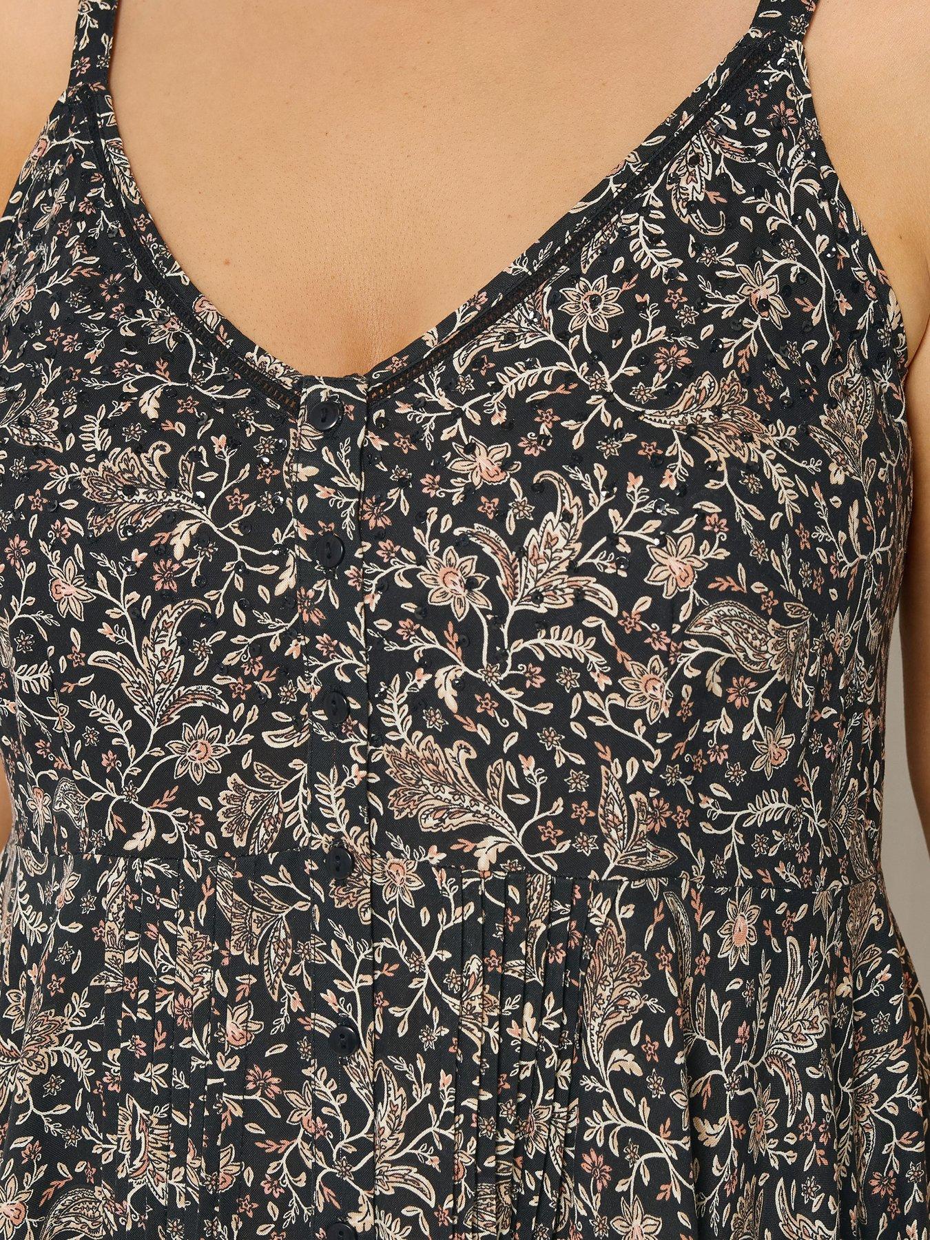 Image 4 of 5 of Yours Curve Hanky Hem Dress - Black