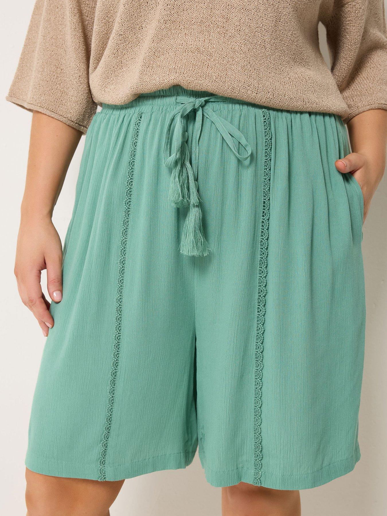 Image 4 of 4 of Yours Curve Scallop Front Trim Shorts - Green