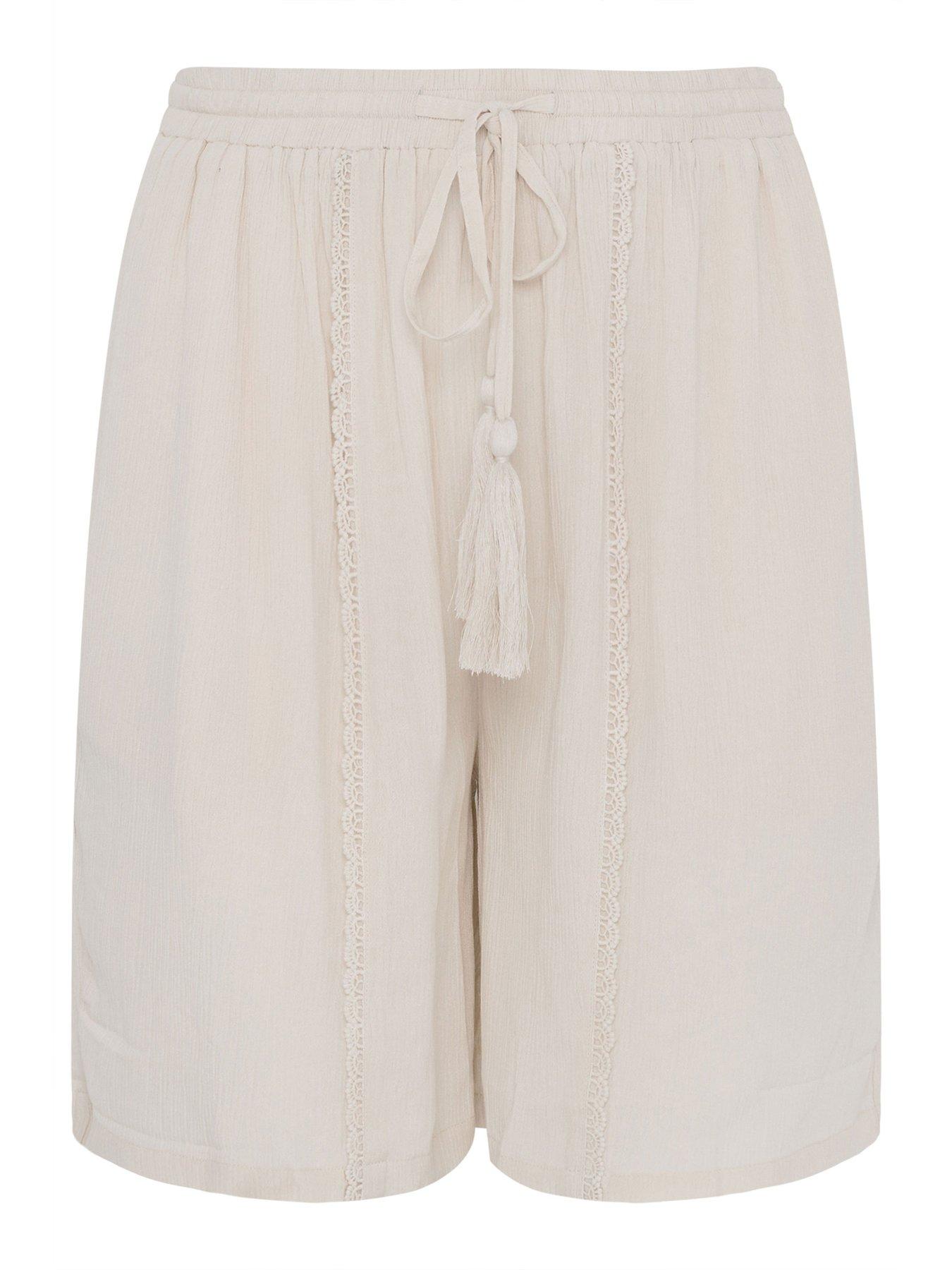 yours-curve-scallop-front-trim-shortsdetail