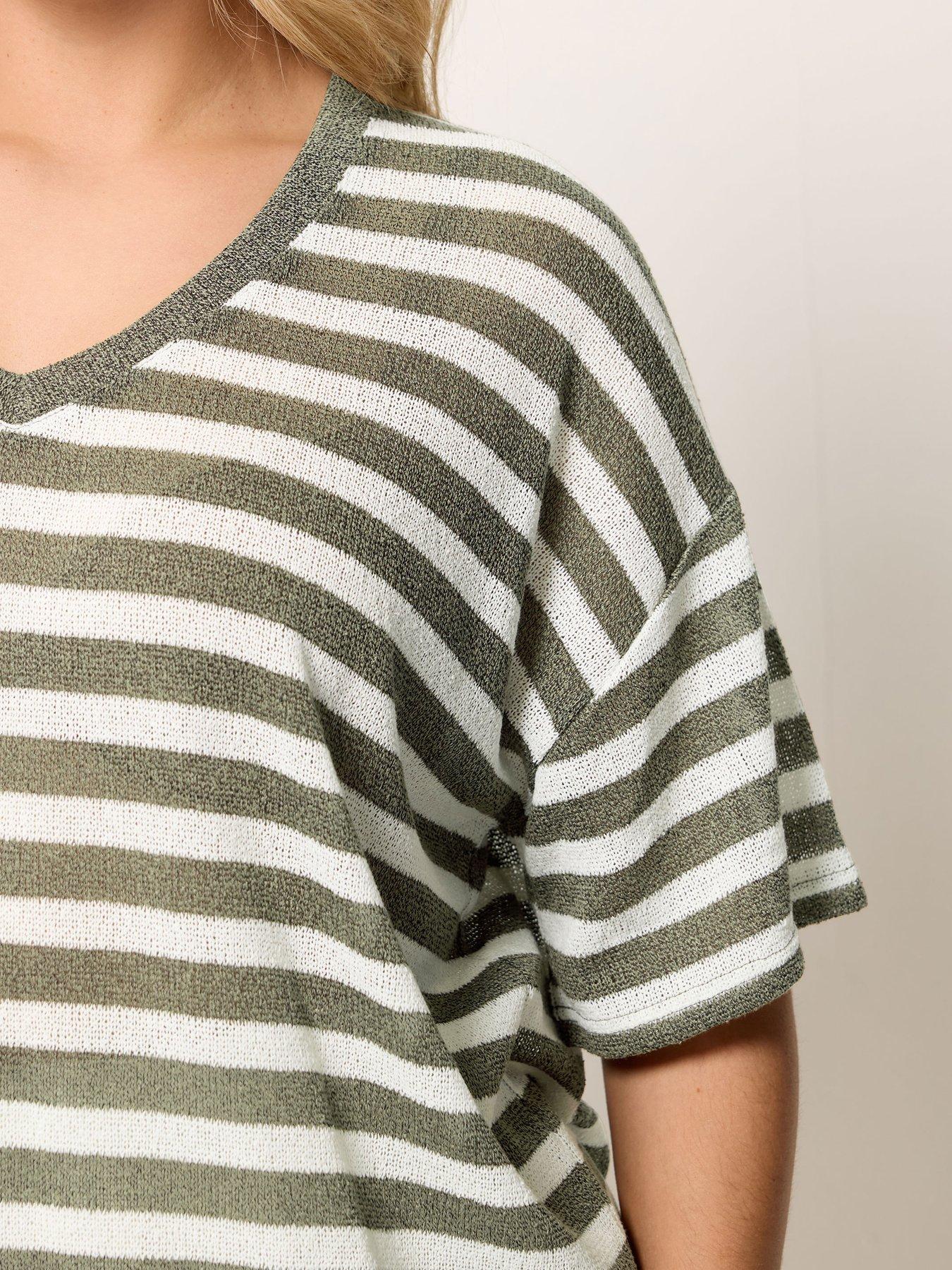 yours-curve-v-boxy-knitted-t-shirtoutfit