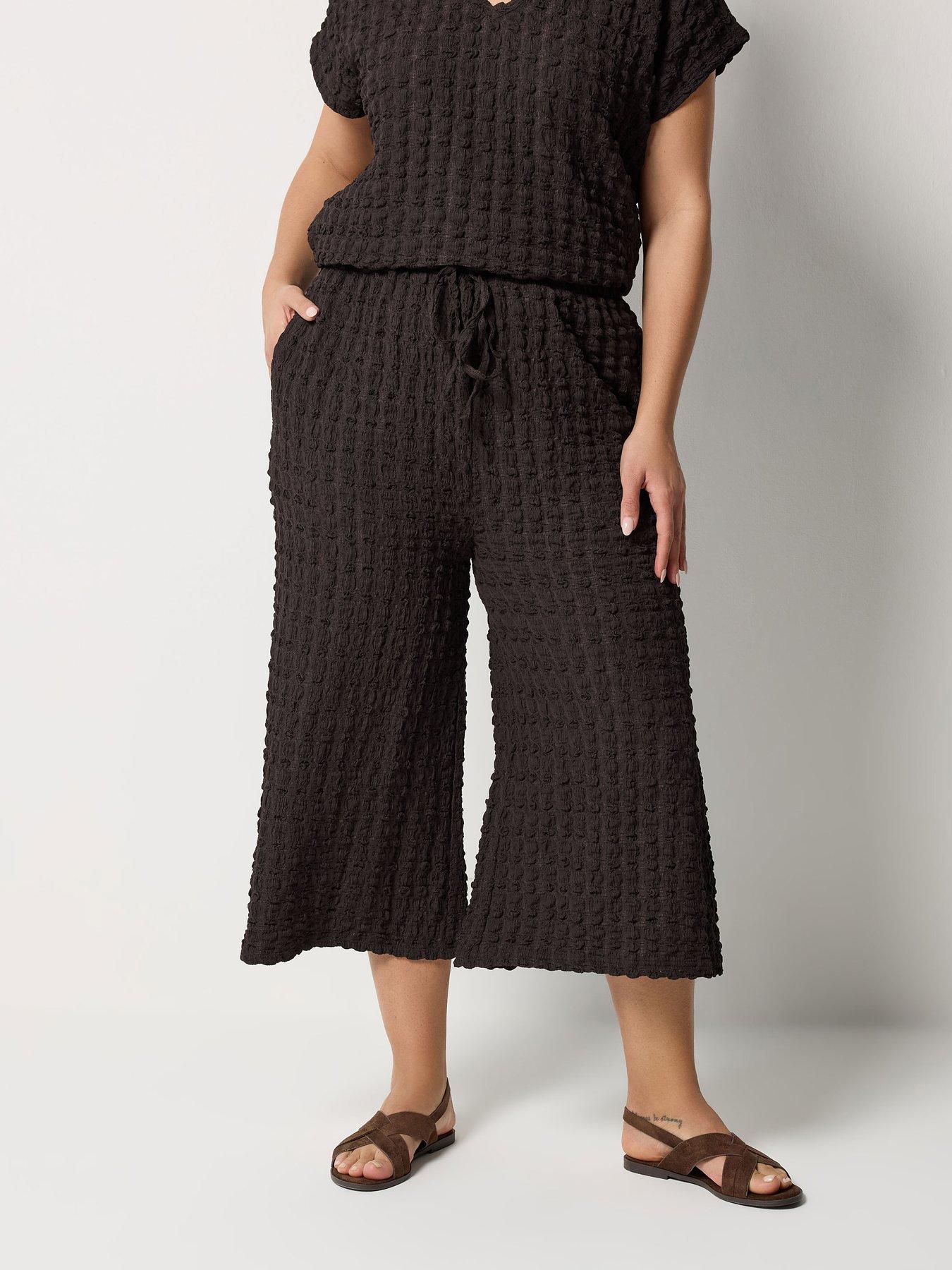 Yours Curve Bubble Textured Crops - Brown