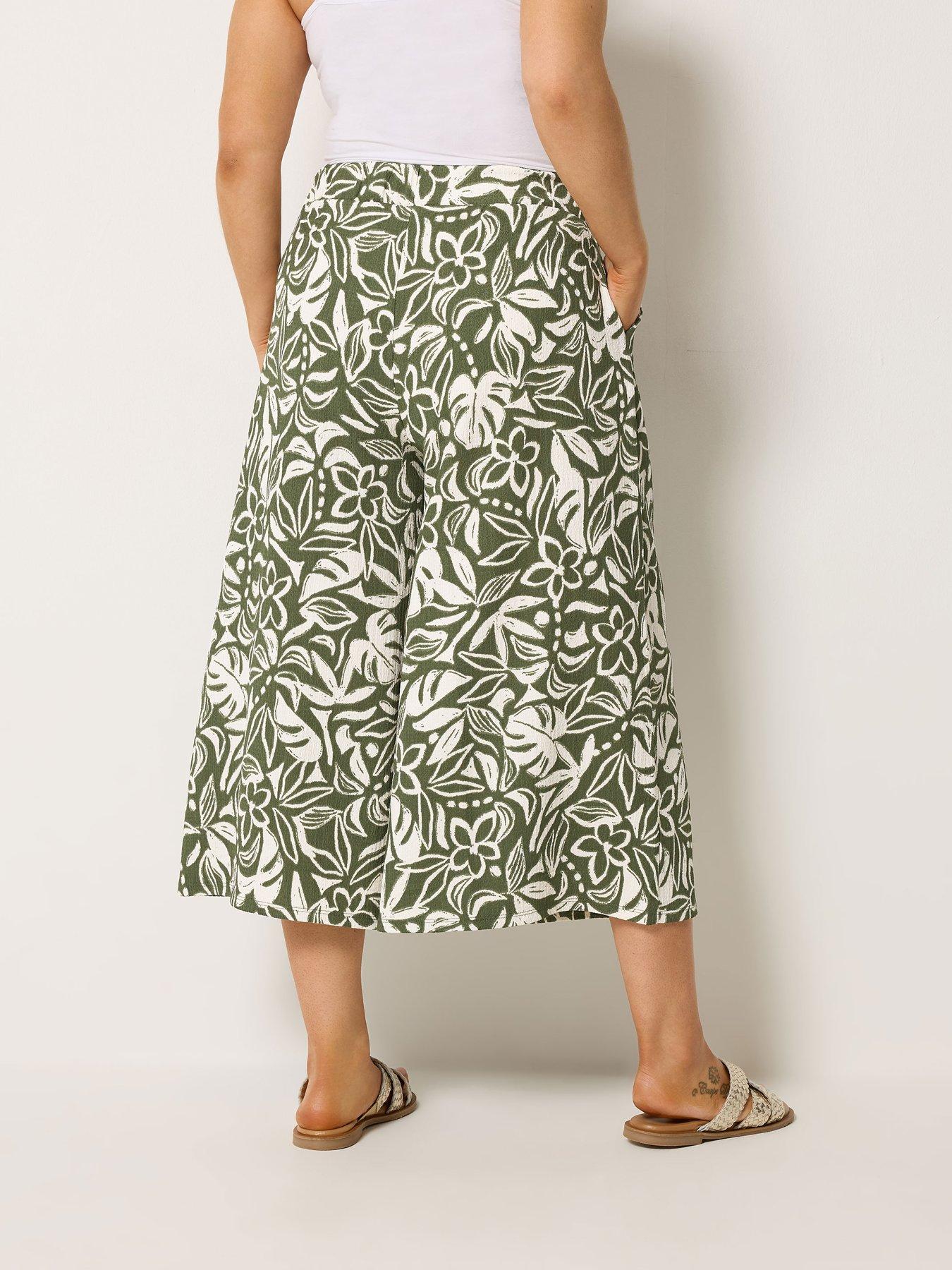 Image 2 of 5 of Yours Curve Leaf Print Jersey Culotte