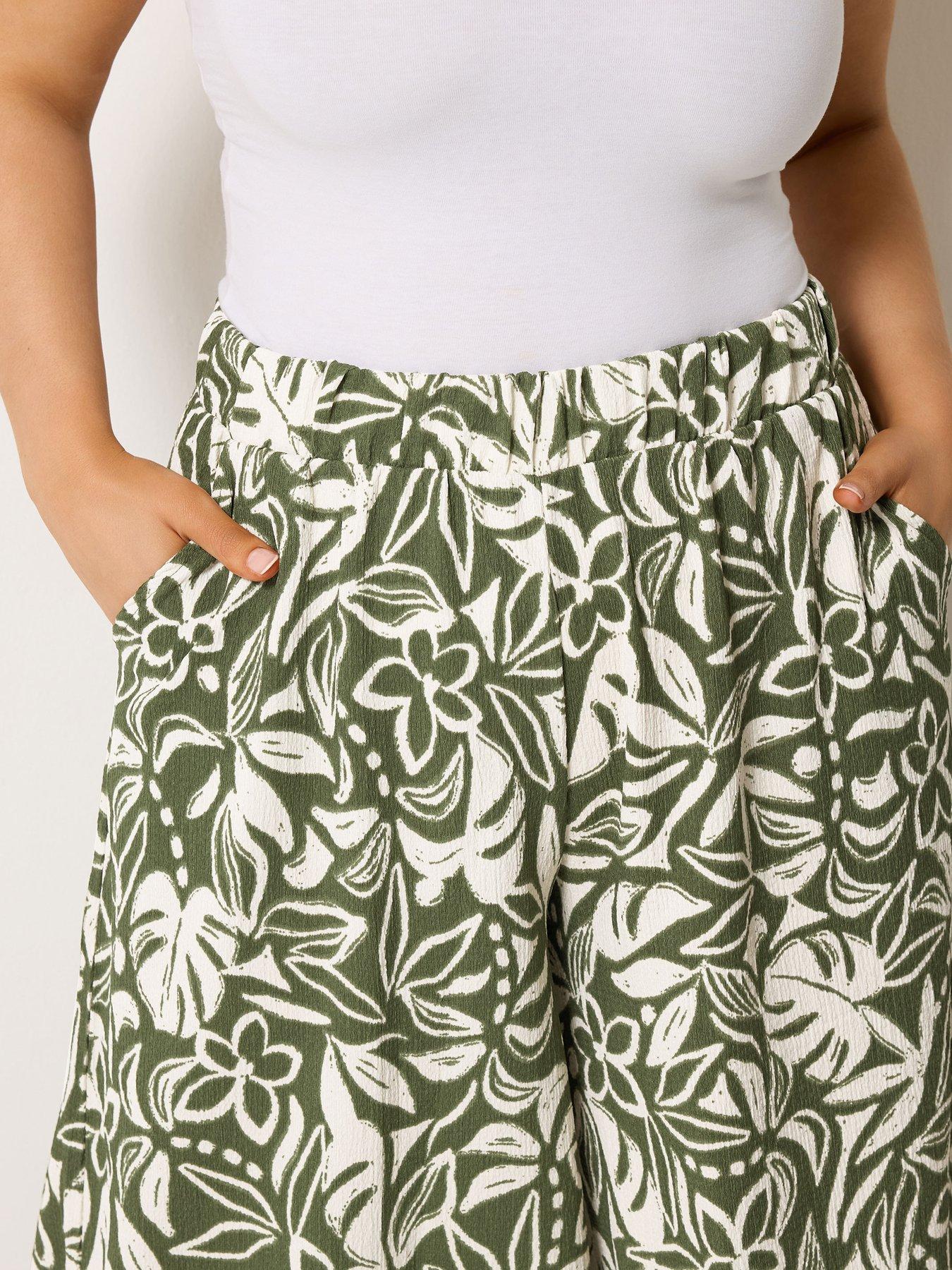 Image 4 of 5 of Yours Curve Leaf Print Jersey Culotte