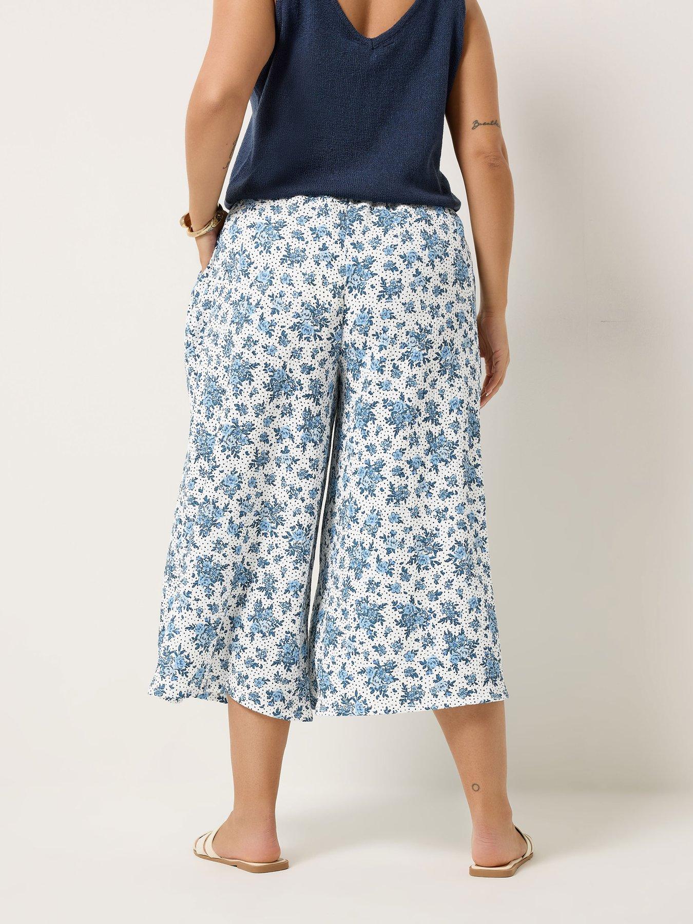 Image 2 of 5 of Yours Curve Ditsy Print Jersey Culotte