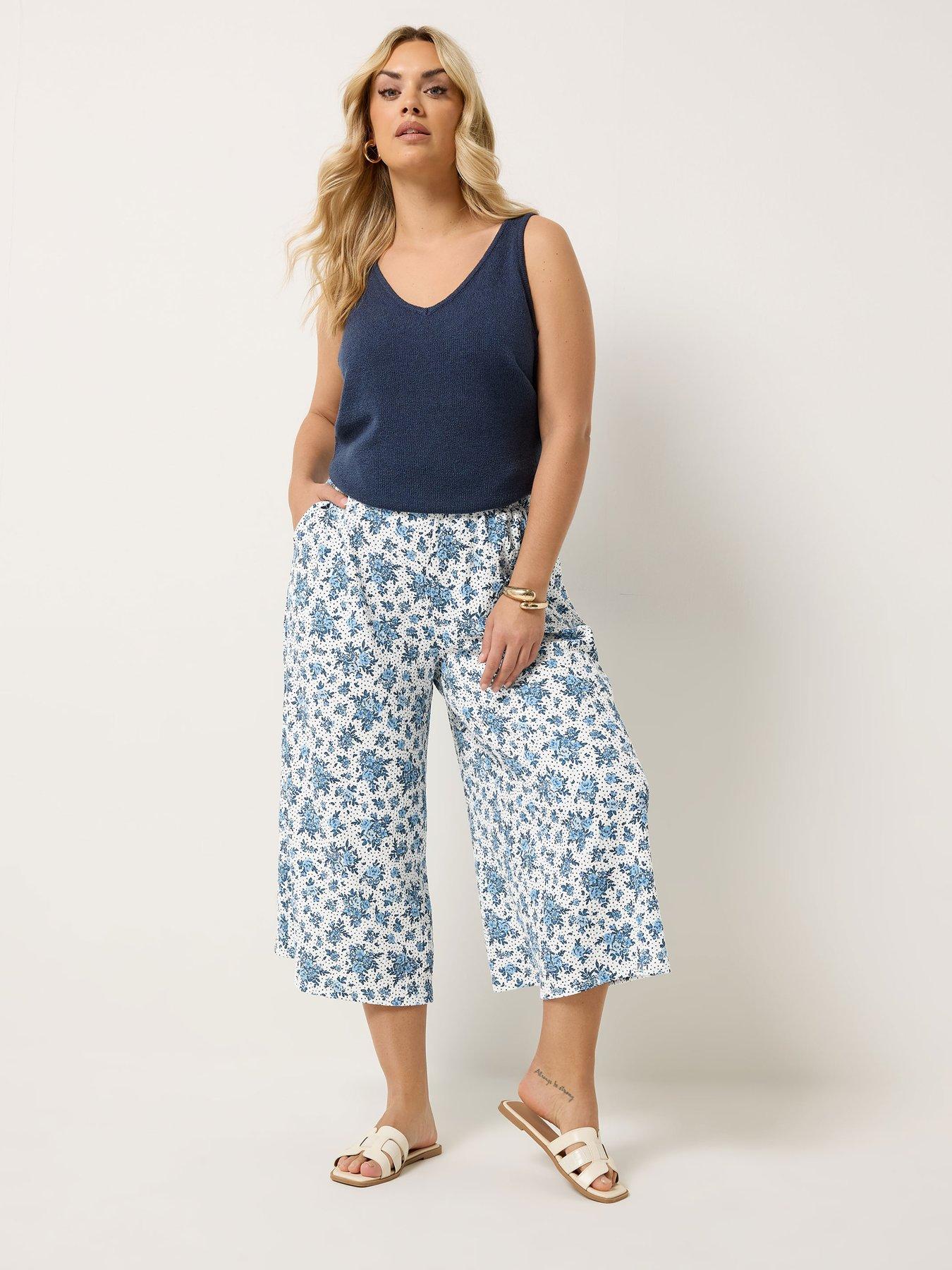 Image 3 of 5 of Yours Curve Ditsy Print Jersey Culotte