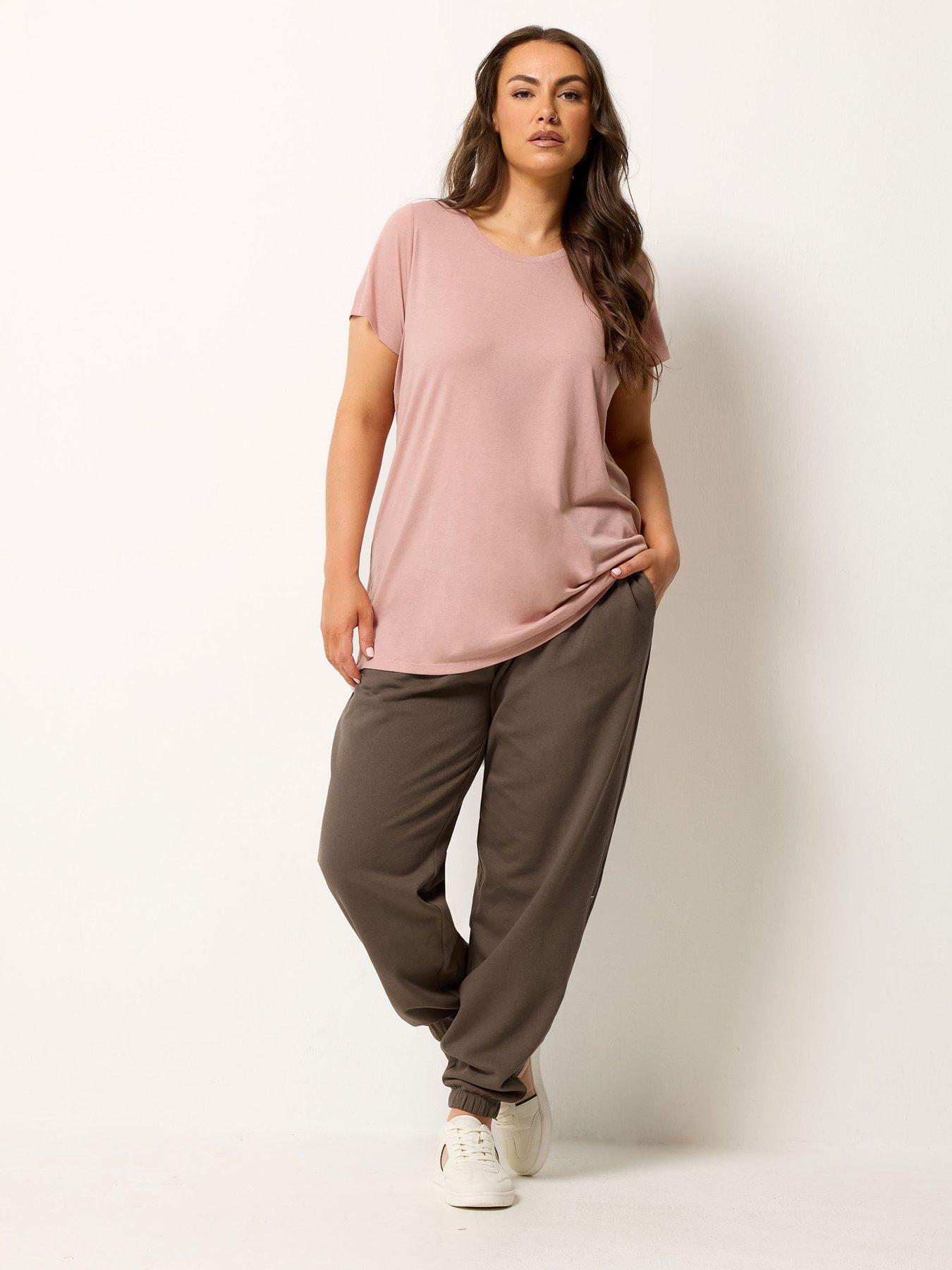 Image 3 of 4 of Yours Curve T-Shirt &amp; Jogger Sweat Set - Pink