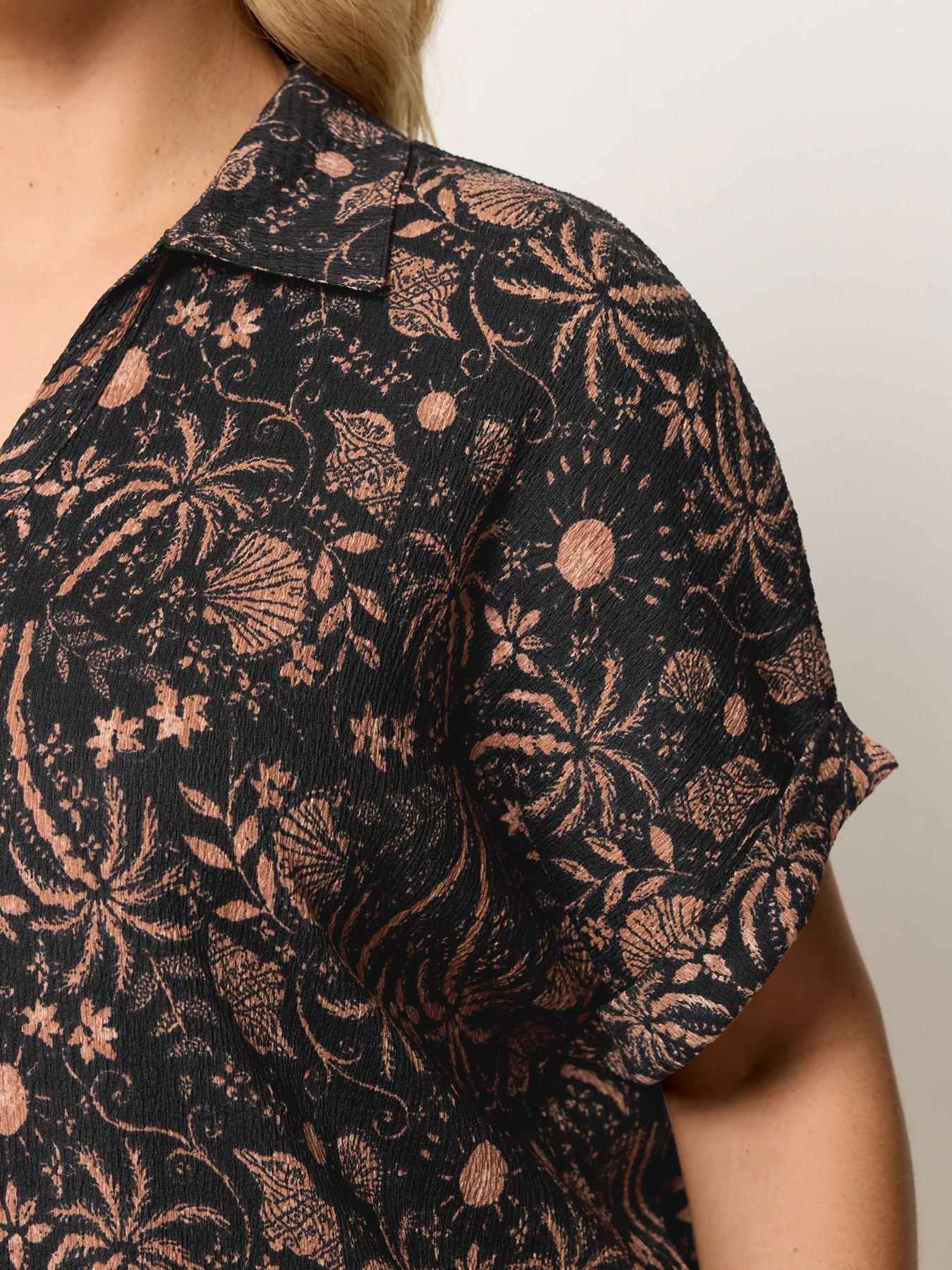 Image 4 of 5 of Yours Curve Grown On Boxy Shirt