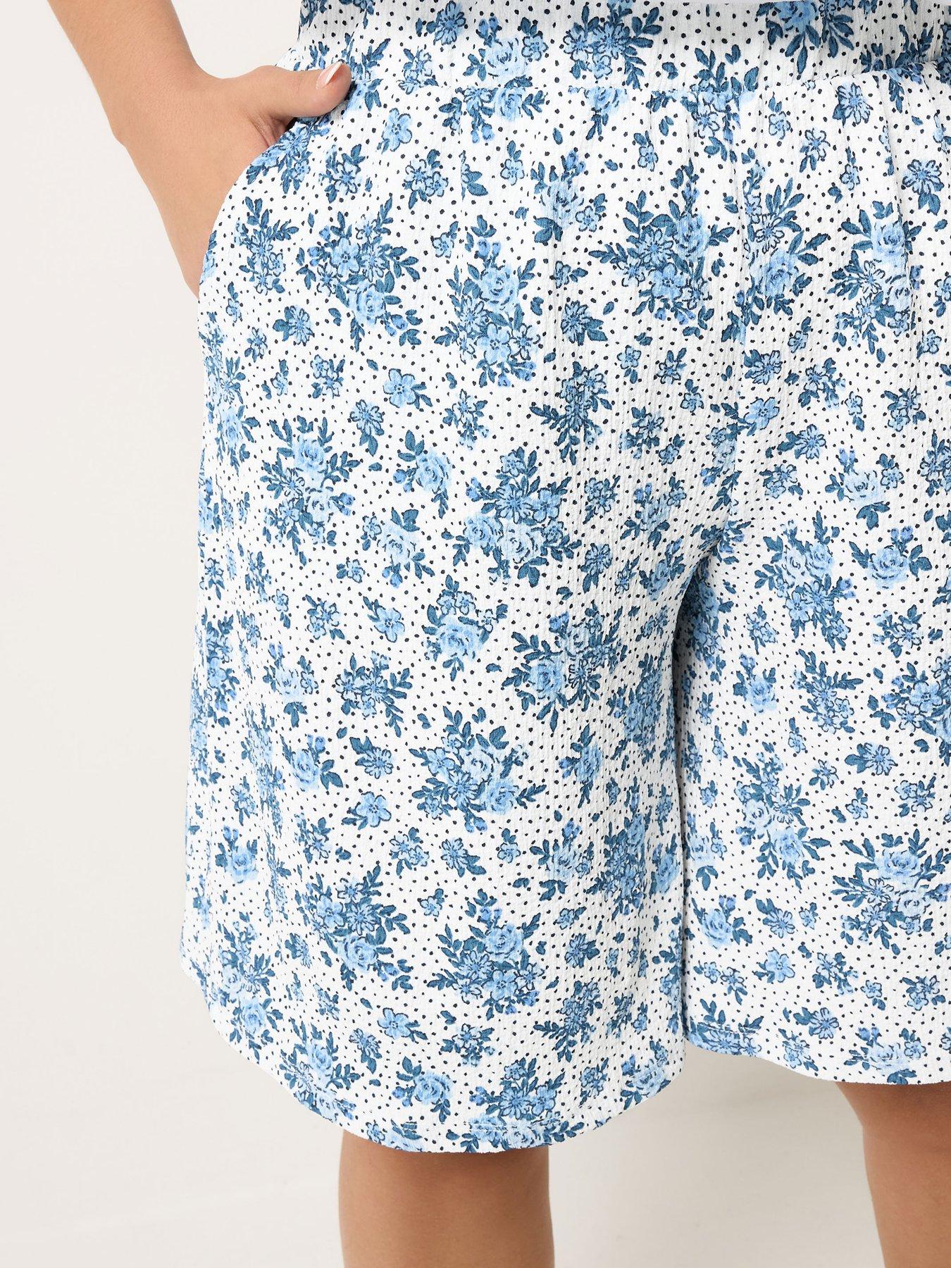 Image 4 of 5 of Yours Curve Pull On Jersey Ditsy Print Shorts