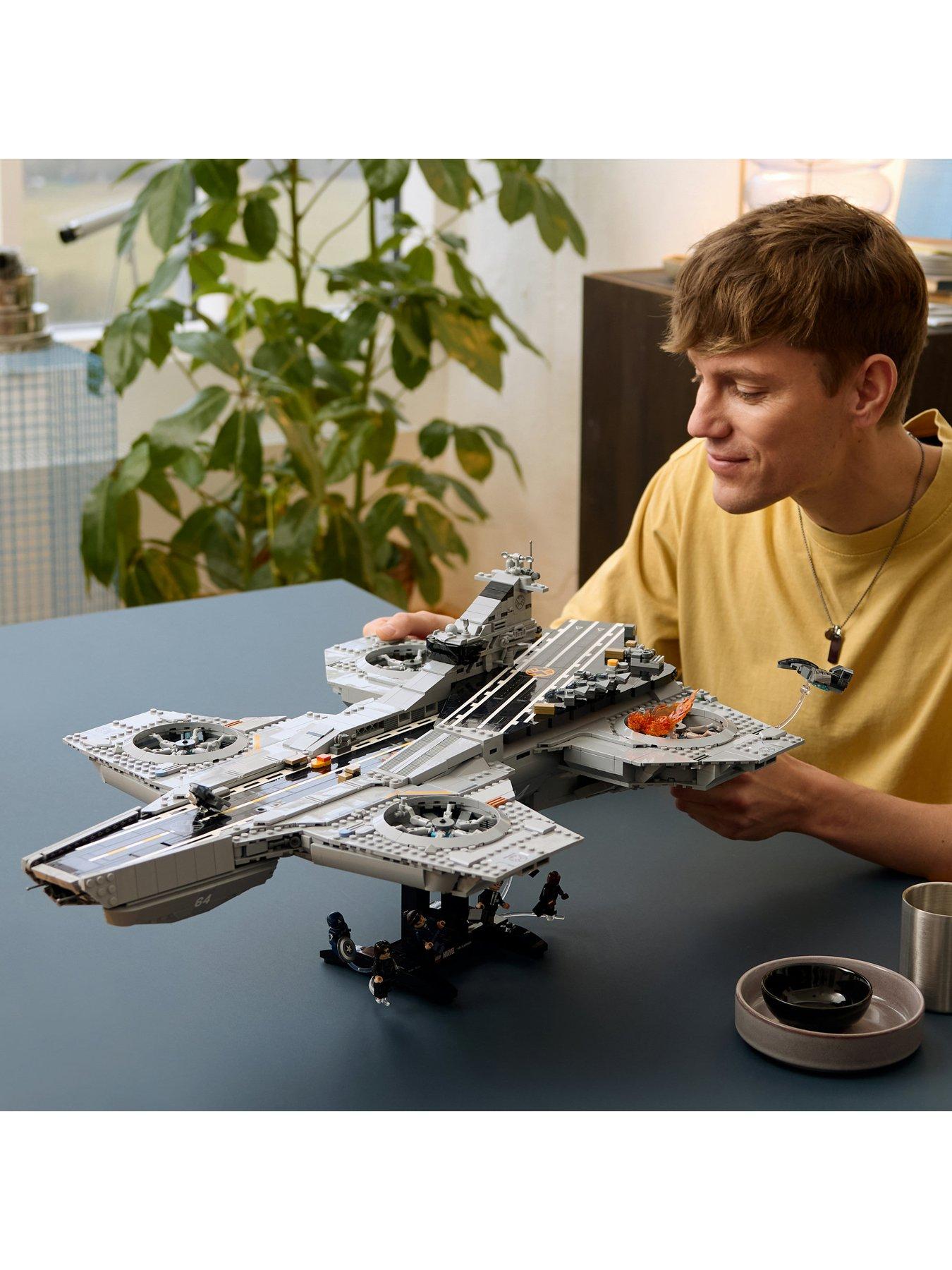 lego-marvel-super-heroes-shield-helicarrier-76354detail