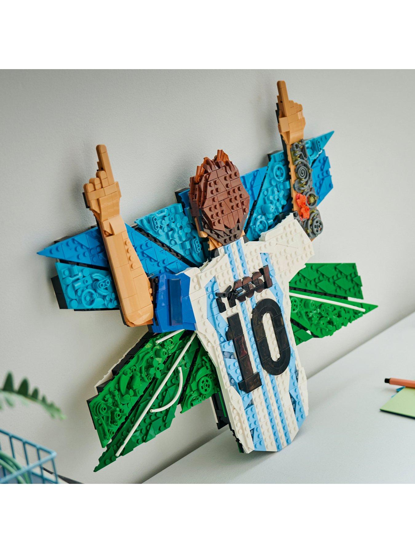 lego-editions-lionel-messi-ndash-celebration-building-set-43018back