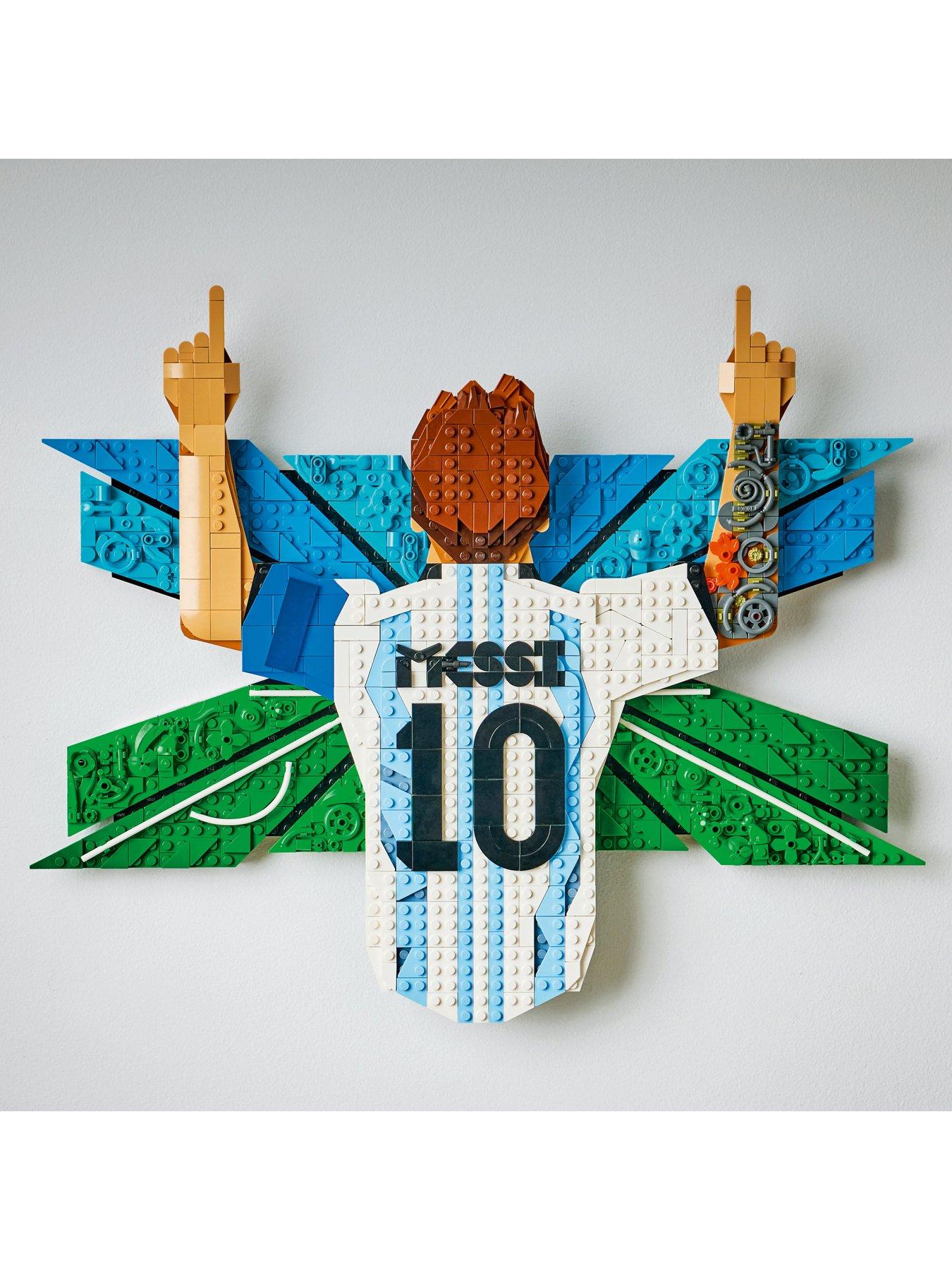 lego-editions-lionel-messi-ndash-celebration-building-set-43018outfit