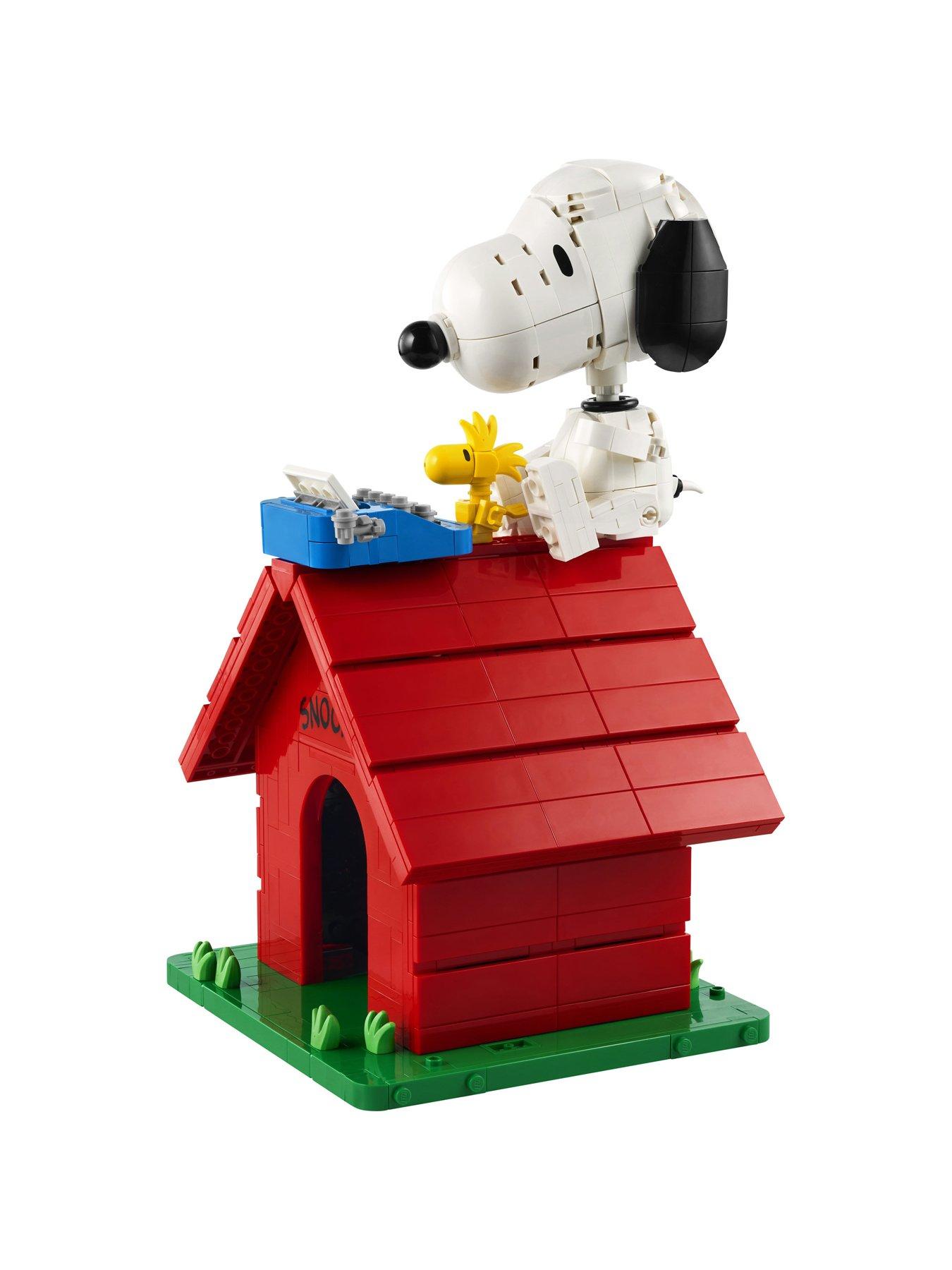 Image 2 of 8 of LEGO Ideas Peanuts: Snoopy&rsquo;s Doghouse Set 21368