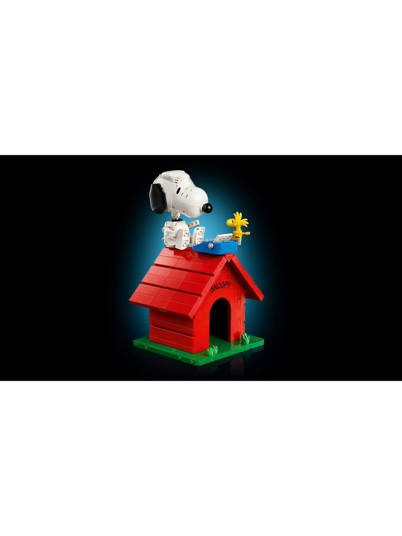 Image 3 of 8 of LEGO Ideas Peanuts: Snoopy&rsquo;s Doghouse Set 21368