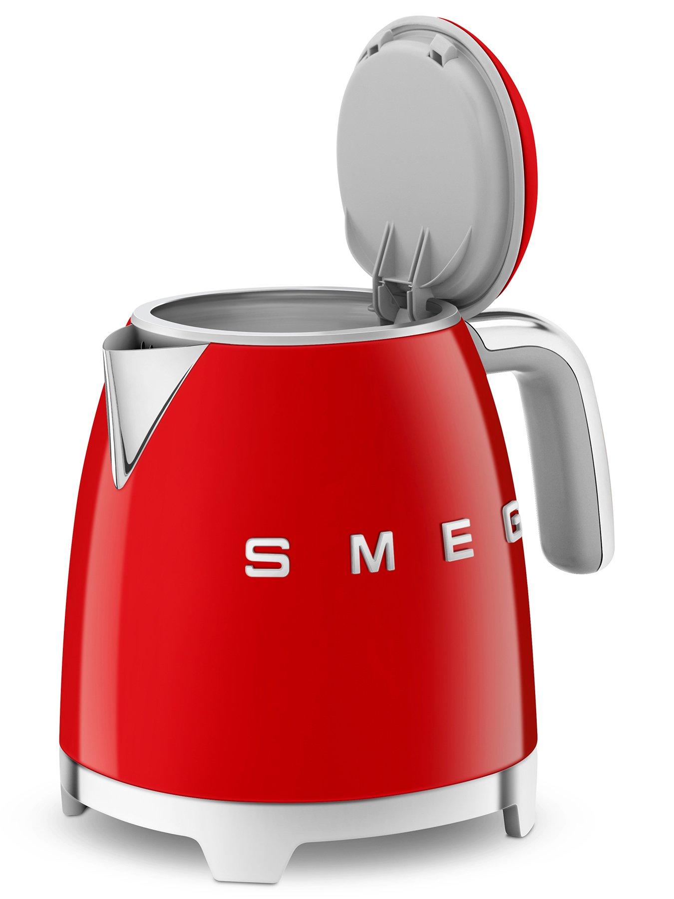 smeg-retro-kettle-anti-slip-08l-auto-shut-off-redback