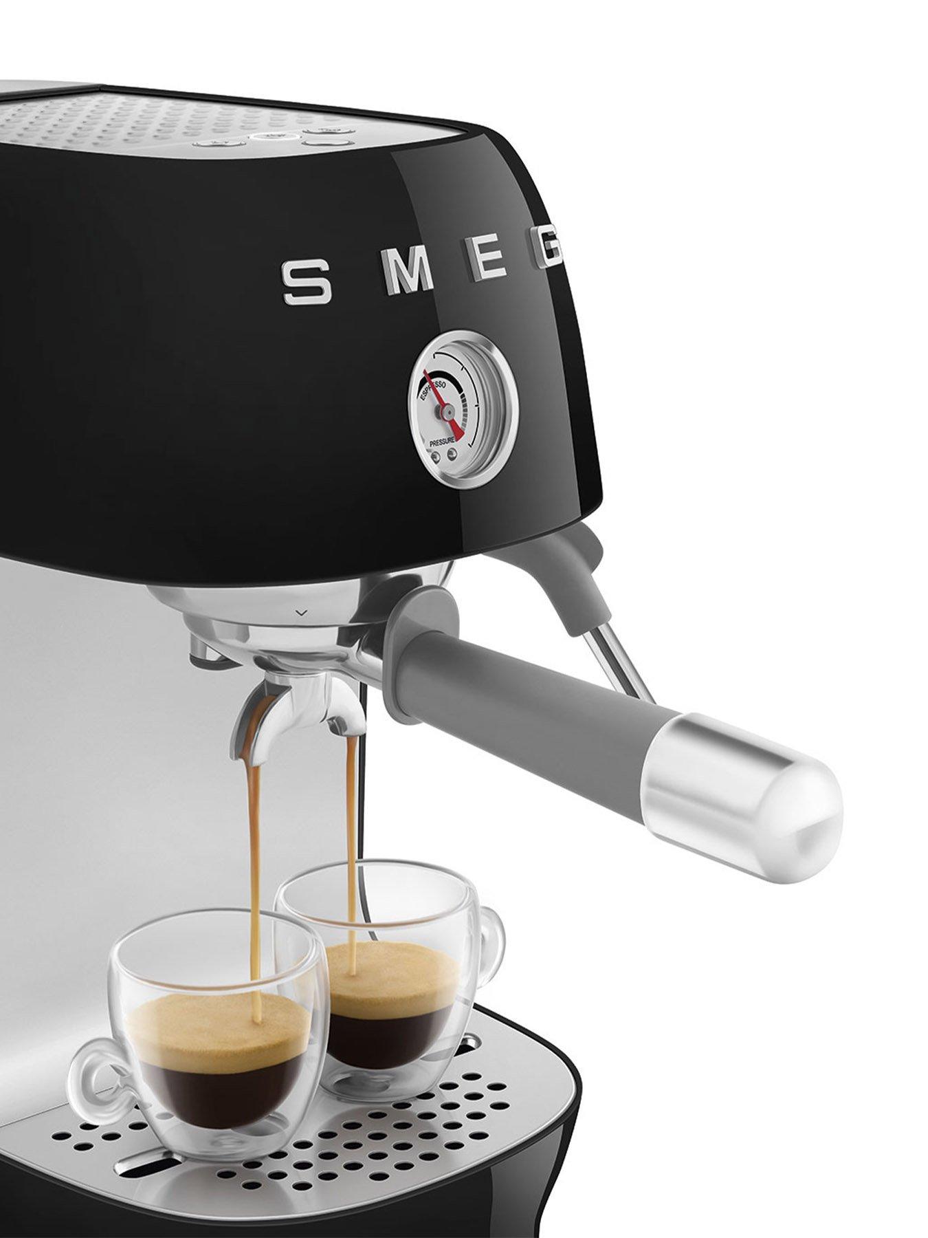 smeg-espresso-coffee-machine-with-cold-brew-function-blackoutfit