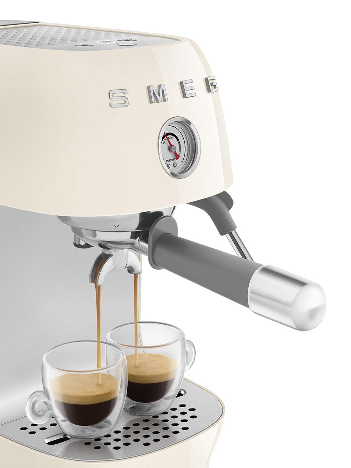 smeg-espresso-coffee-machine-with-cold-brew-function-creamoutfit