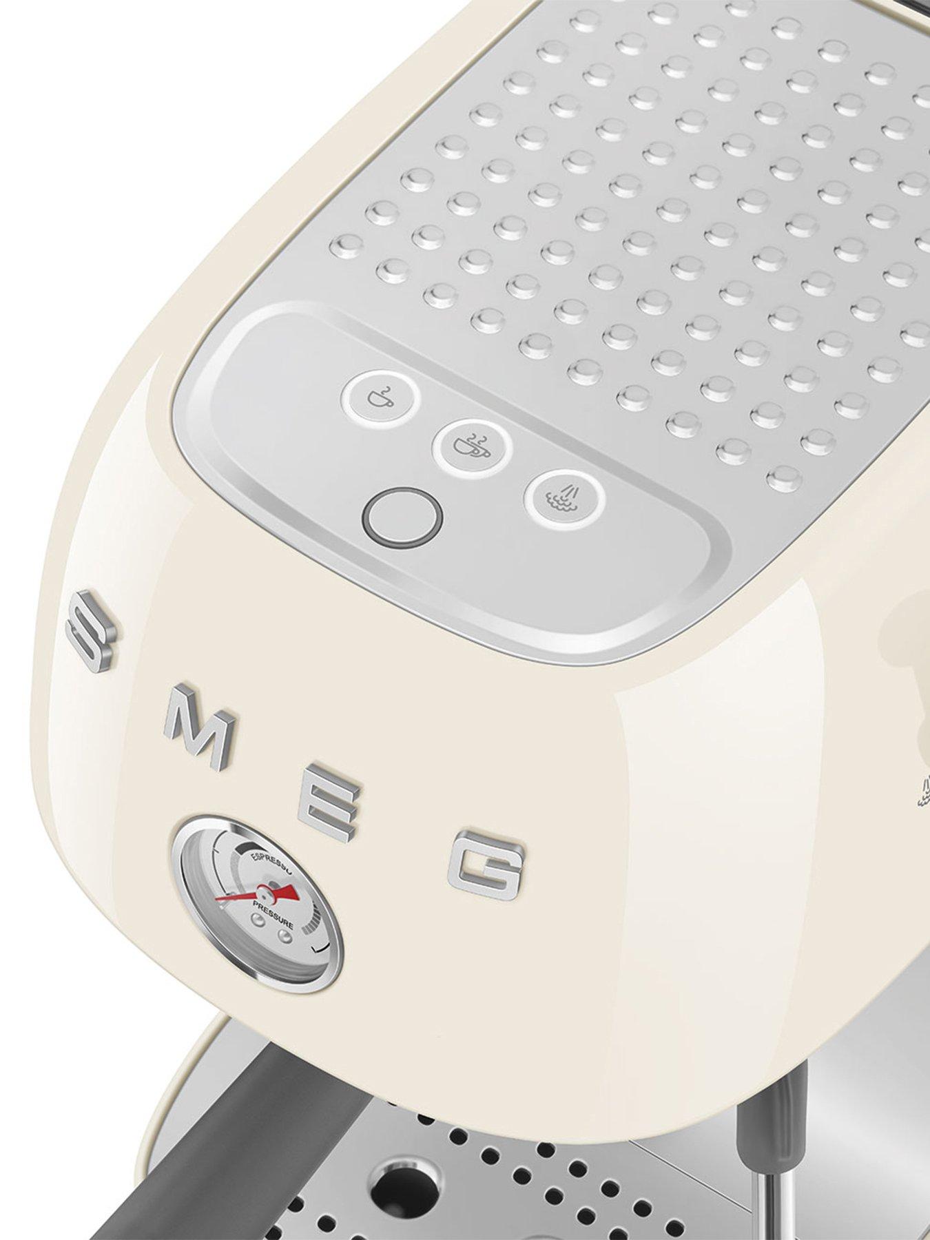 smeg-espresso-coffee-machine-with-cold-brew-function-creamdetail