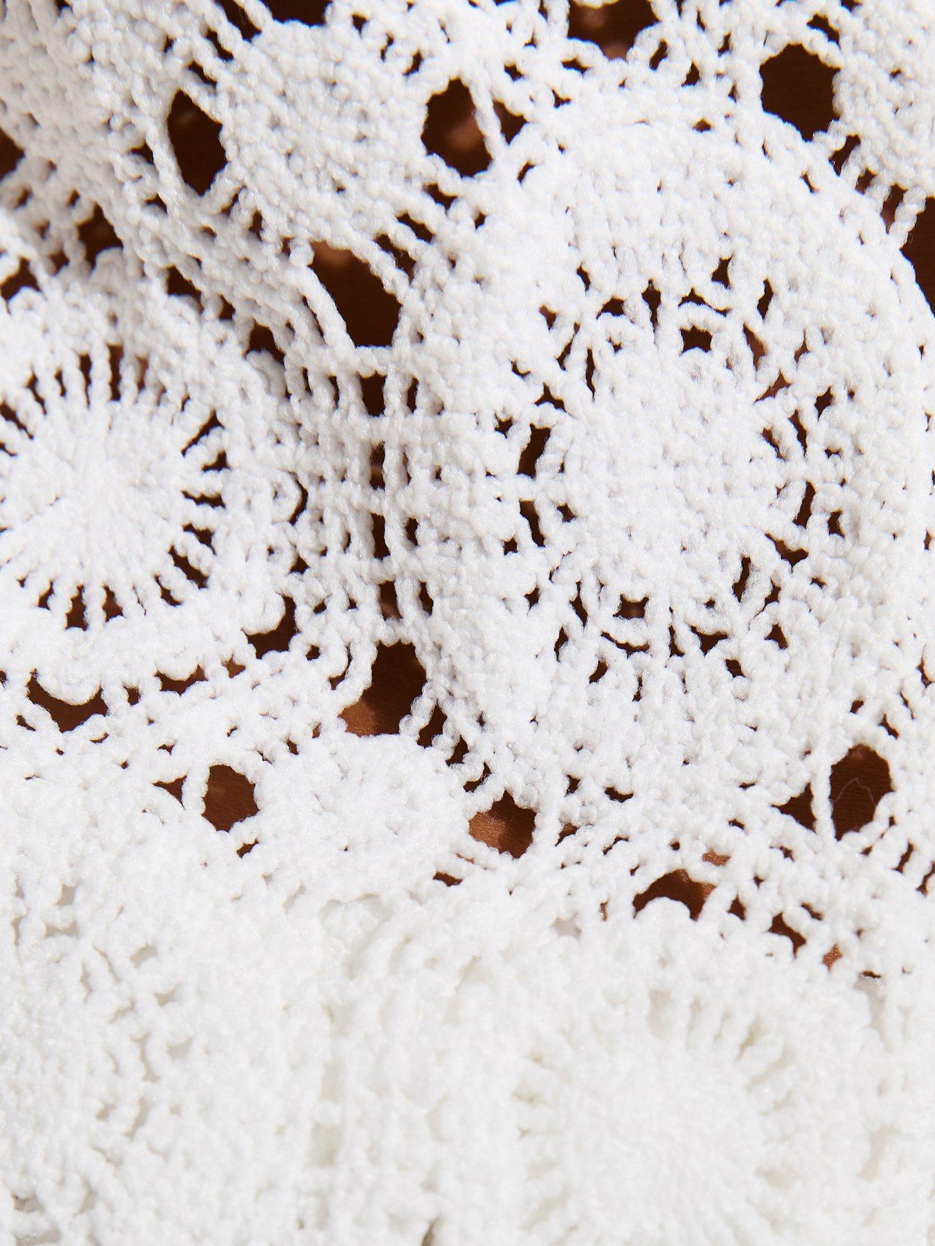 Image 6 of 6 of New Look White Tile Pattern Crochet Tie Beach Waistcoat