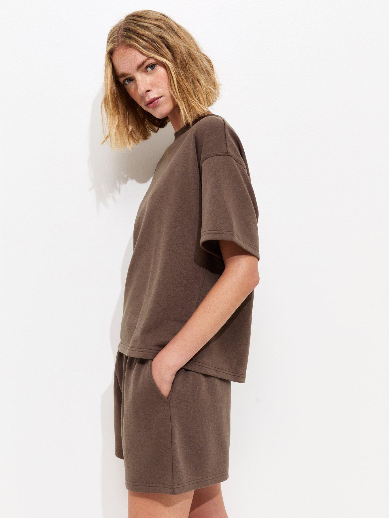 new-look-boxy-sweatshirt-t-shirt-dark-brownoutfit