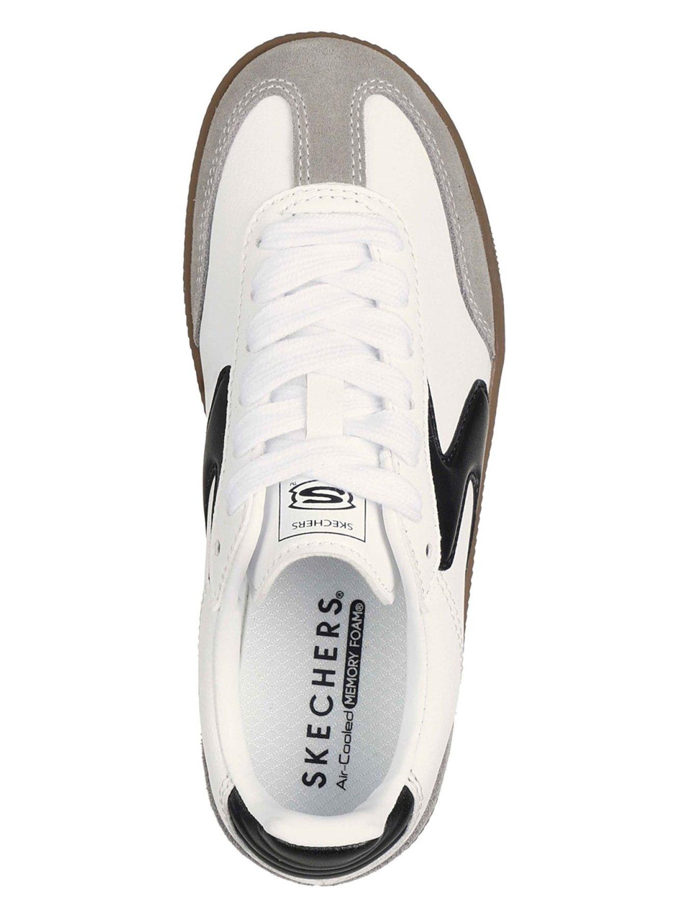 skechers-junior-hotshot-varsity-trainer-whiteoutfit