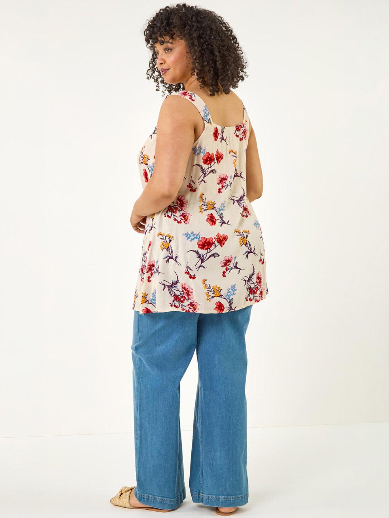 roman-curve-ditsy-floral-v-neck-topoutfit