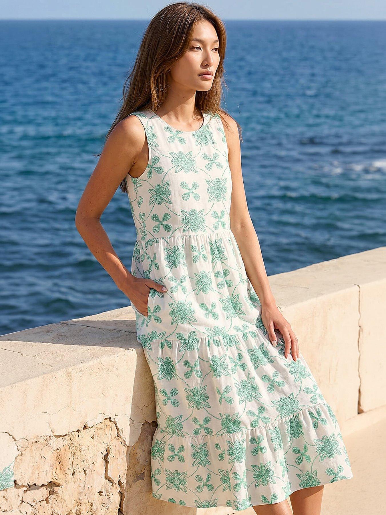 Roman Floral Motif Tiered Midi Dress
