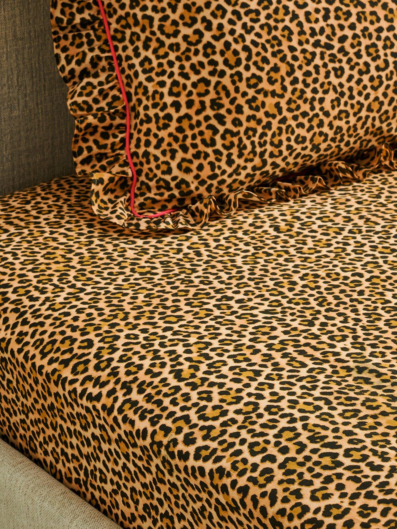 copenhagen-home-leopard-fitted-sheetfront