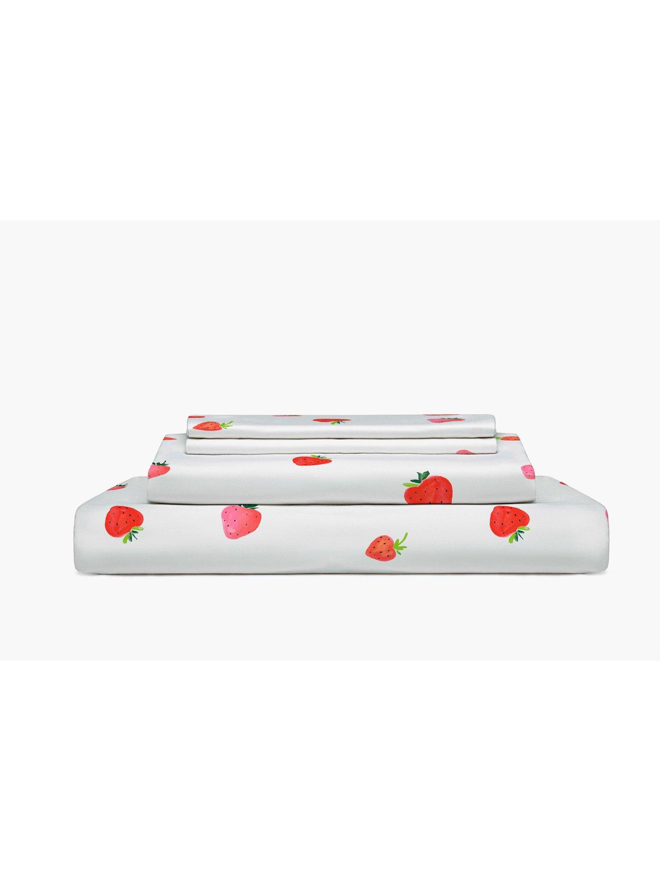 copenhagen-home-sweet-strawberries-fitted-sheetback