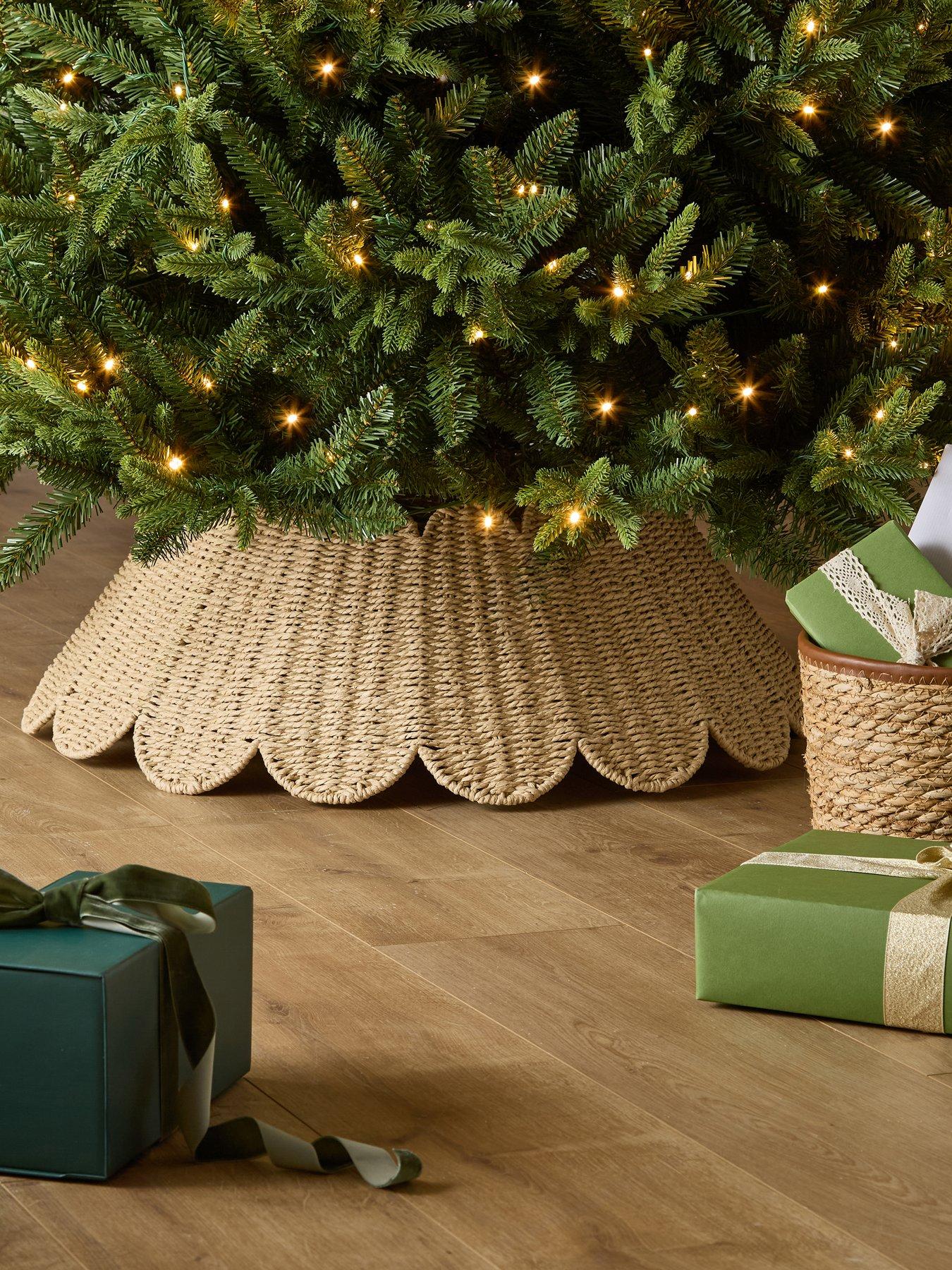 The Very Collection Scallop Christmas Tree Skirt